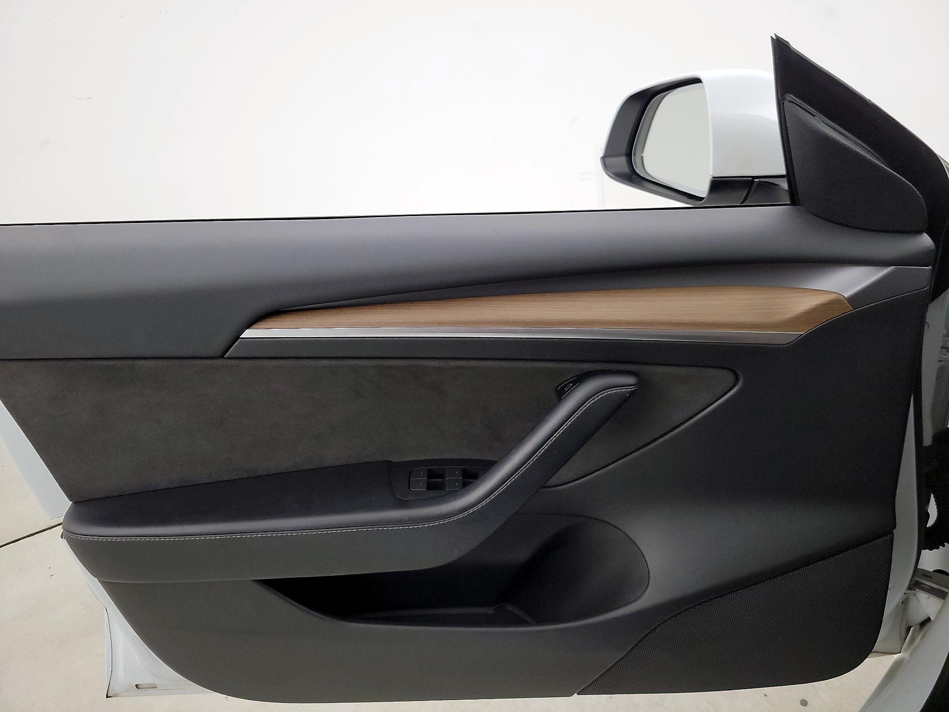 Thumbnail: 2023 Tesla Model 3 - 12