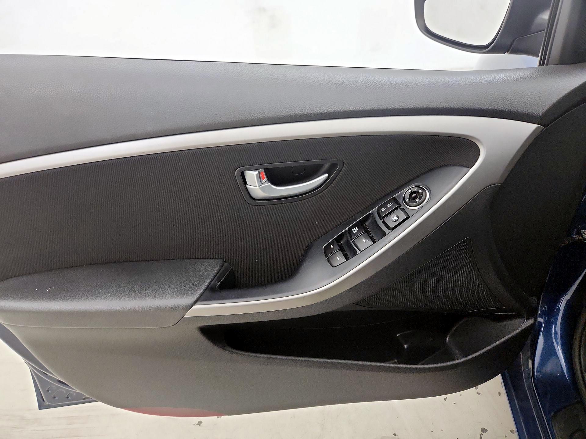 Thumbnail: 2016 Hyundai Elantra - 12