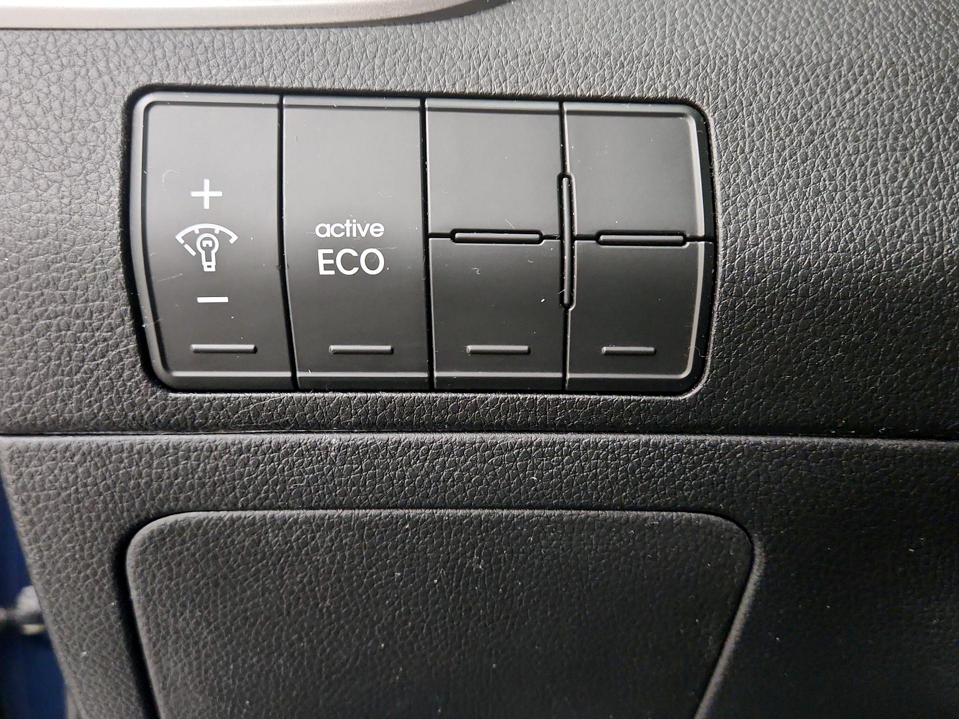 Thumbnail: 2016 Hyundai Elantra - 13