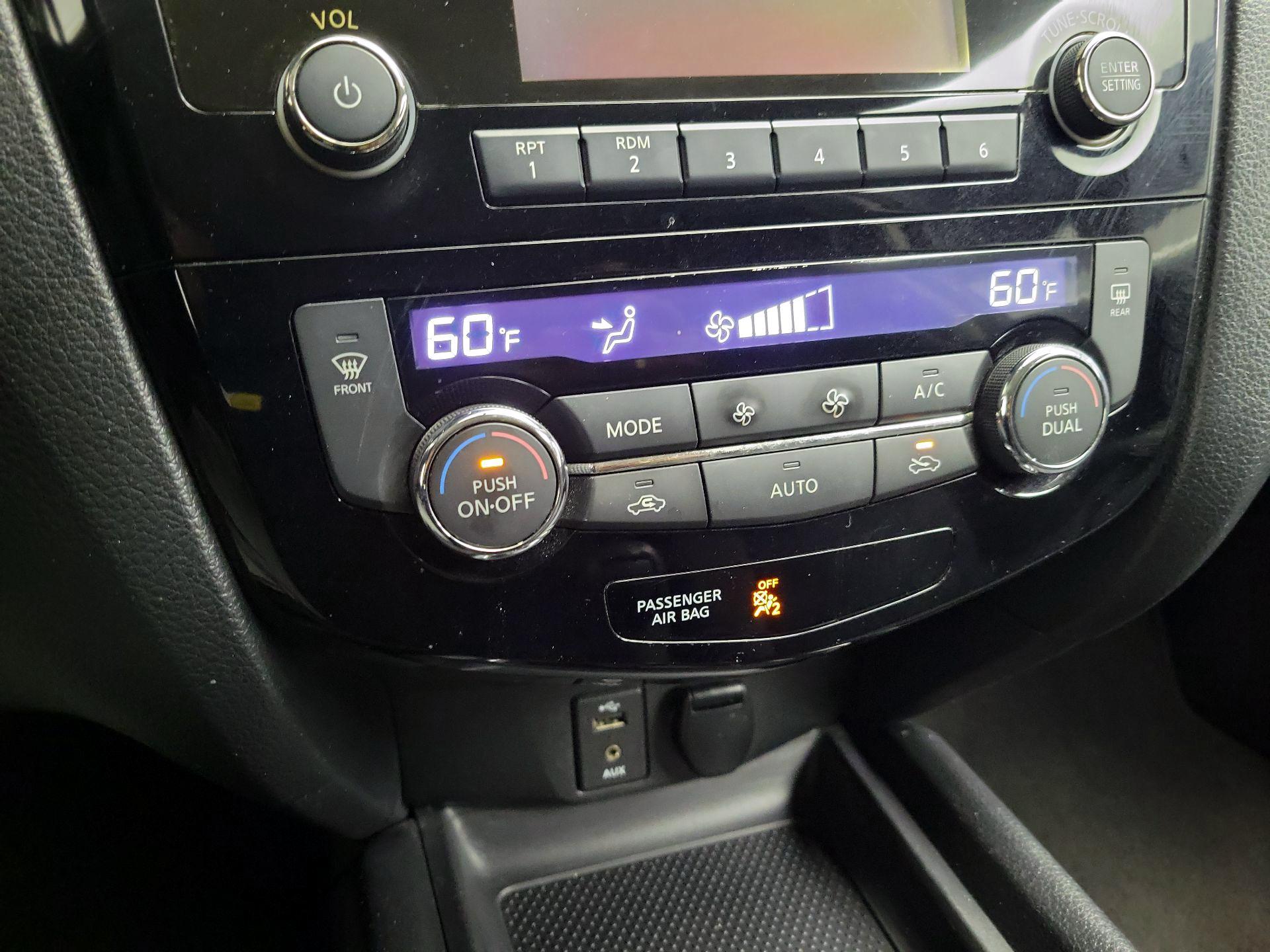 Thumbnail: 2015 Nissan Rogue - 16