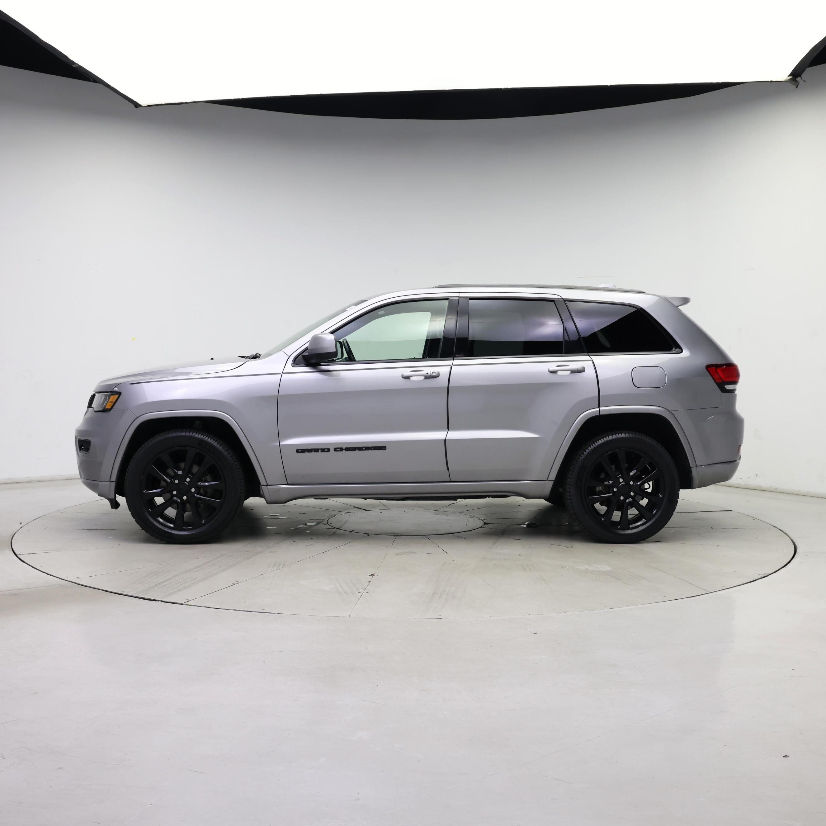 Thumbnail: 2019 Jeep Grand Cherokee - 3