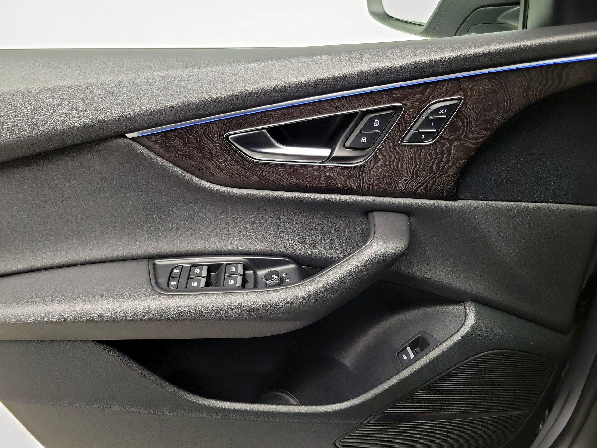 Thumbnail: 2020 Audi Q8 - 12