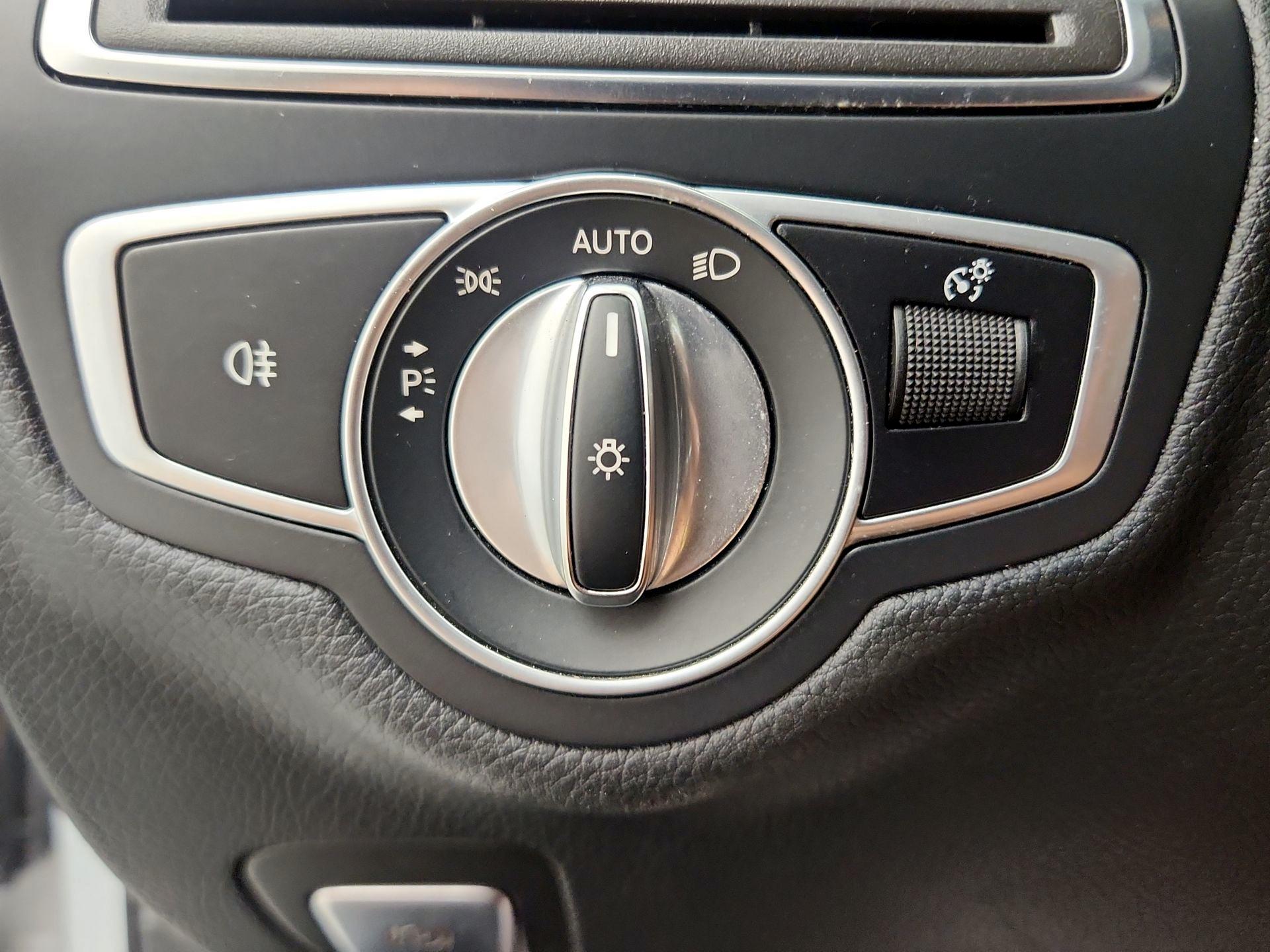 Thumbnail: 2020 Mercedes-Benz C-Class - 13