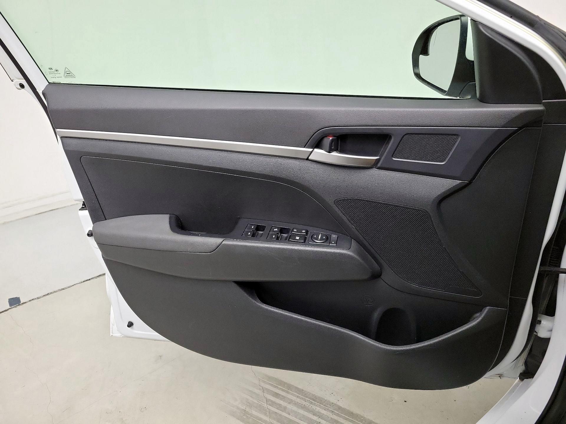 Thumbnail: 2020 Hyundai Elantra - 12