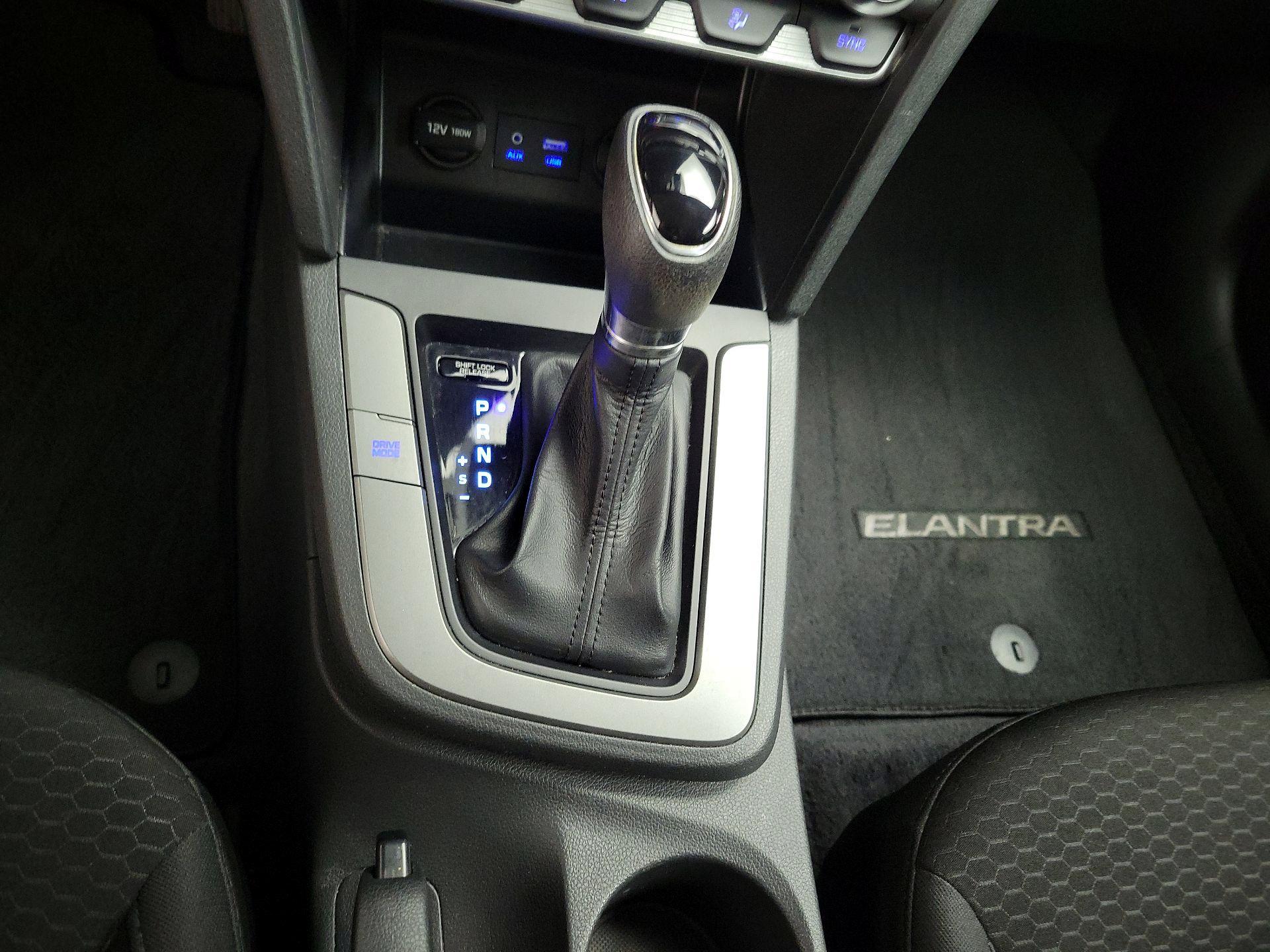 Thumbnail: 2020 Hyundai Elantra - 17