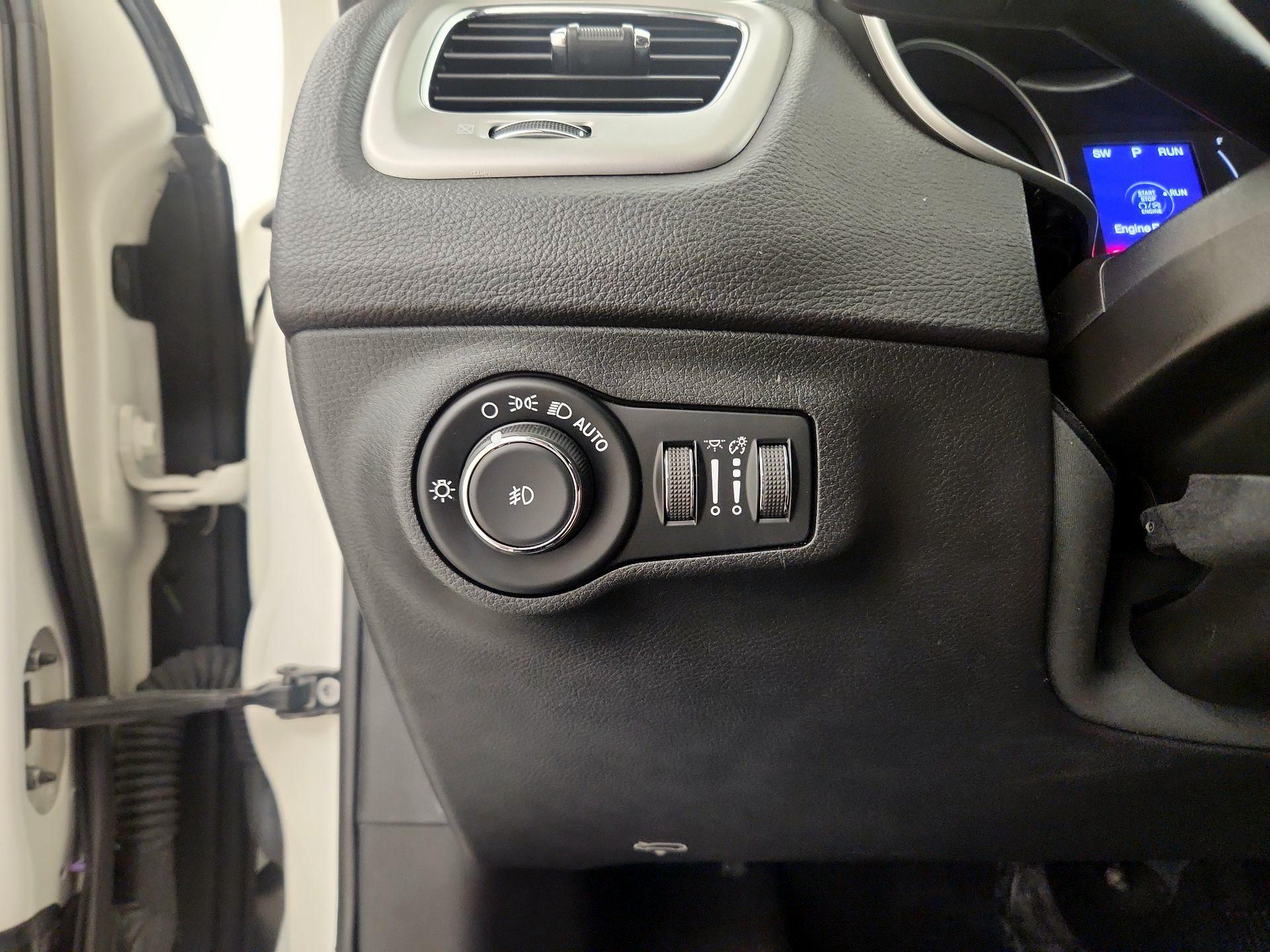 Thumbnail: 2019 Jeep Compass - 13