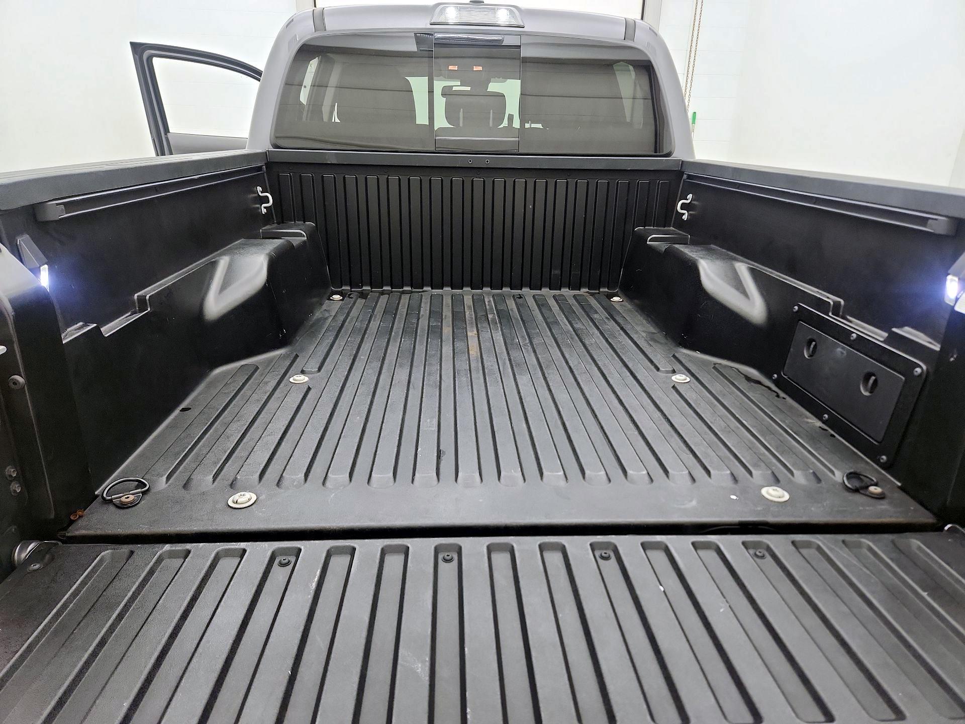 Thumbnail: 2021 Toyota Tacoma - 20