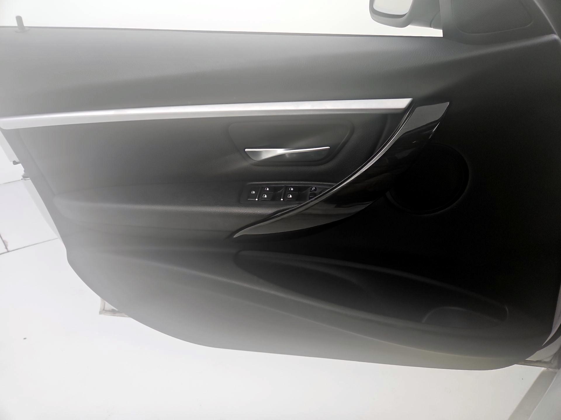 Thumbnail: 2018 BMW 3 Series - 12