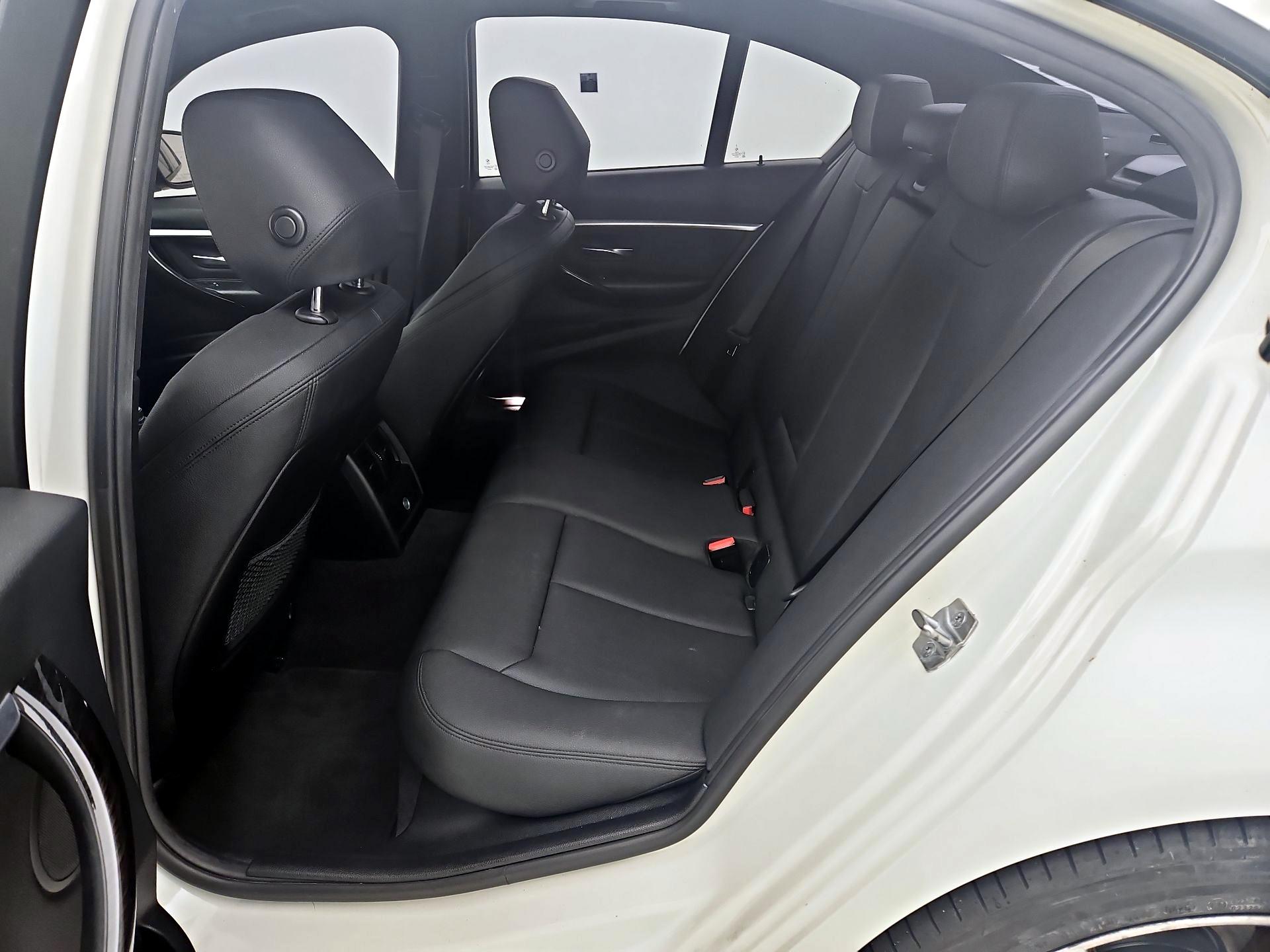 Thumbnail: 2018 BMW 3 Series - 20