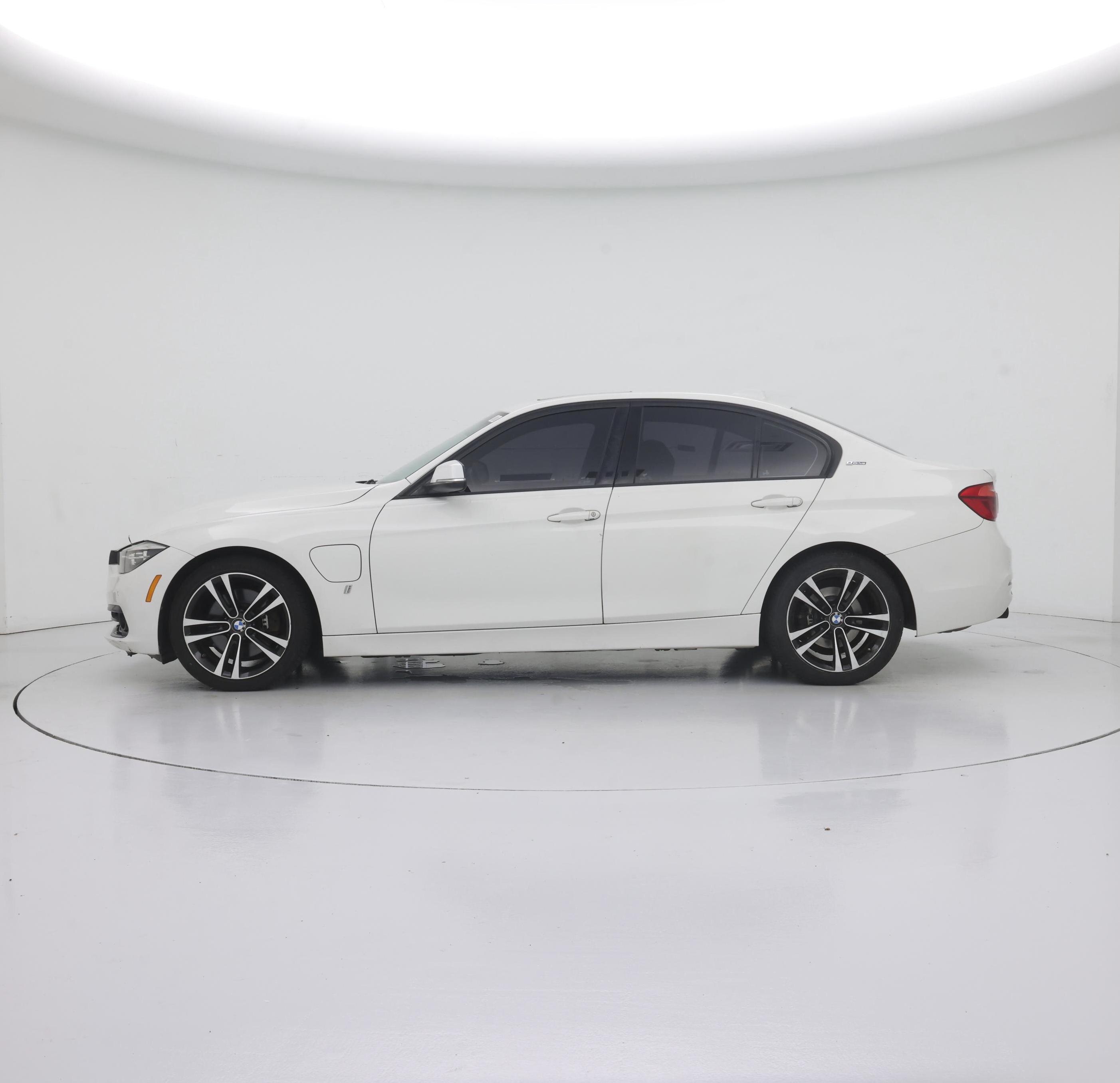 Thumbnail: 2018 BMW 3 Series - 3