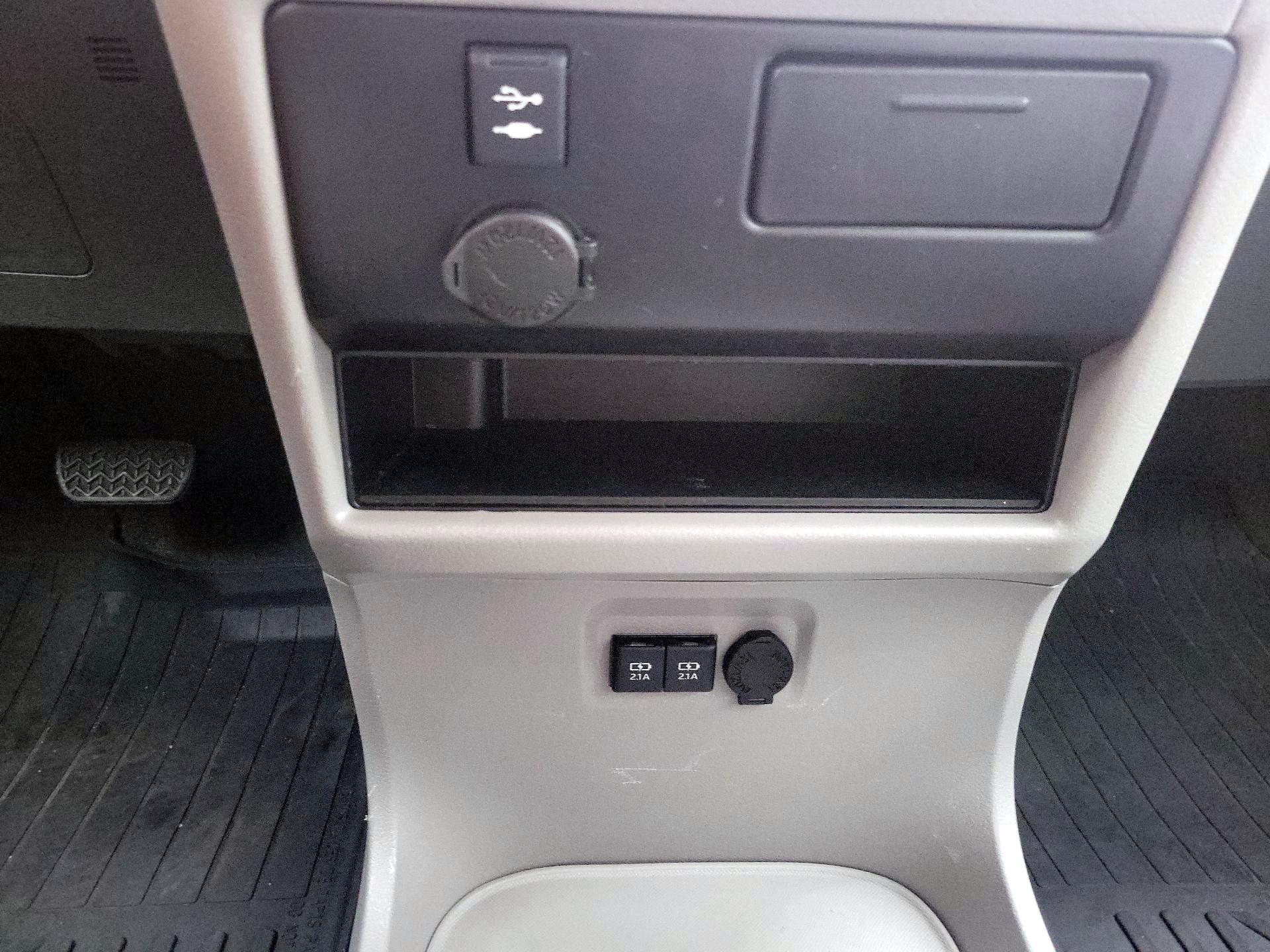 Thumbnail: 2019 Toyota Sienna - 18