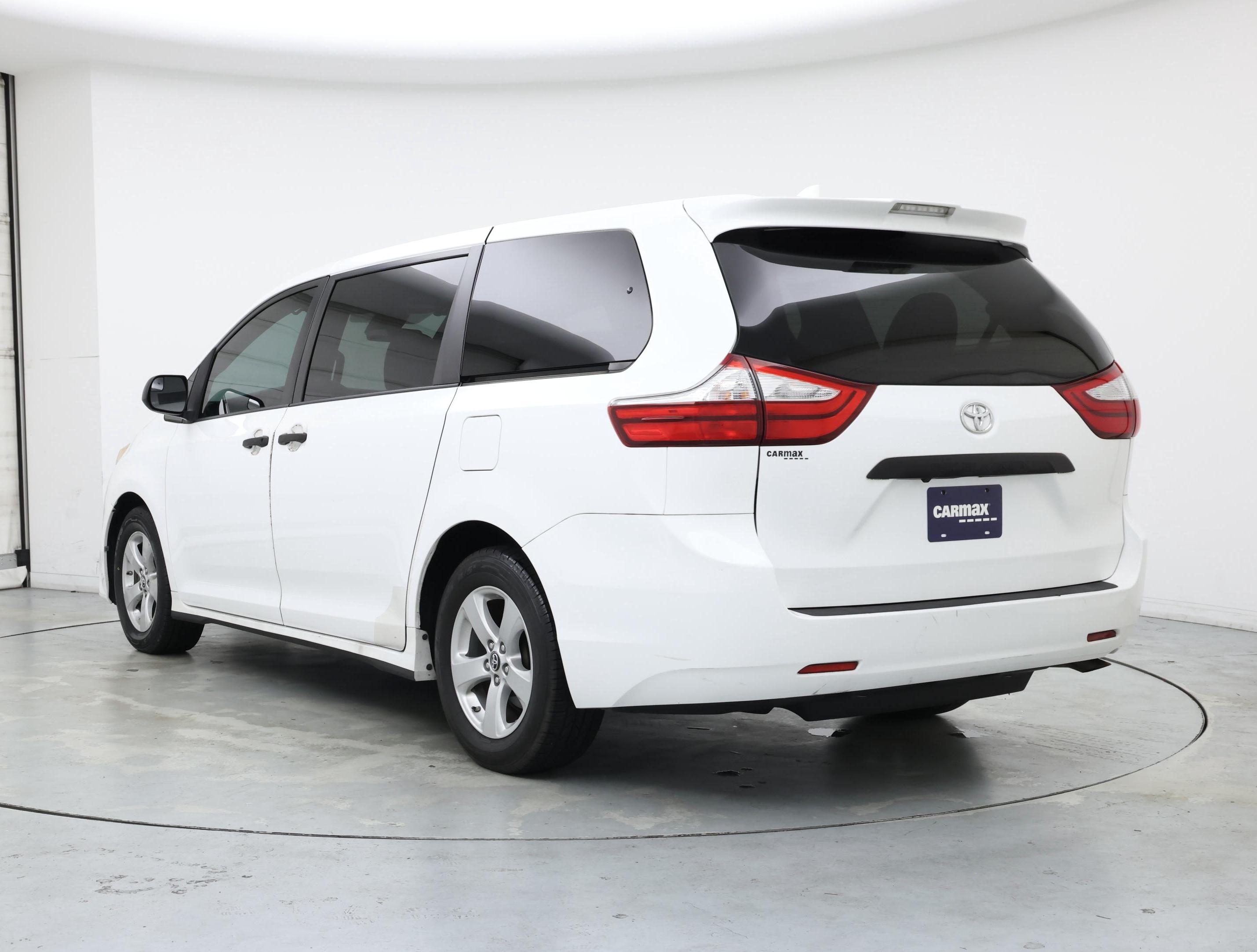 Thumbnail: 2019 Toyota Sienna - 2
