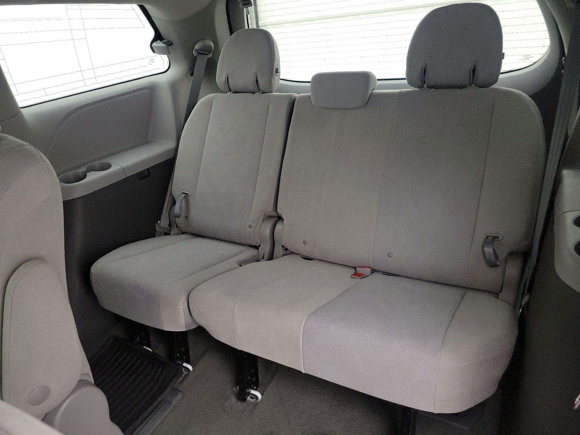 Thumbnail: 2019 Toyota Sienna - 20