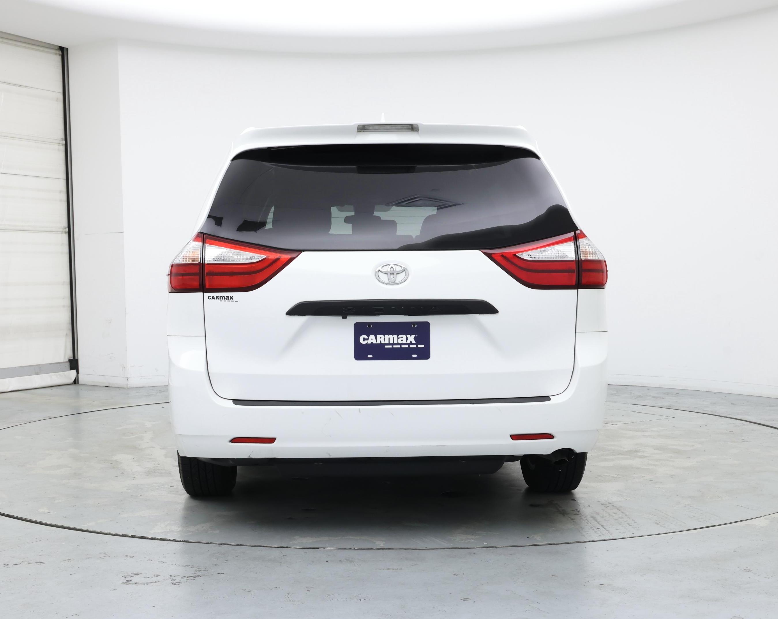 Thumbnail: 2019 Toyota Sienna - 6