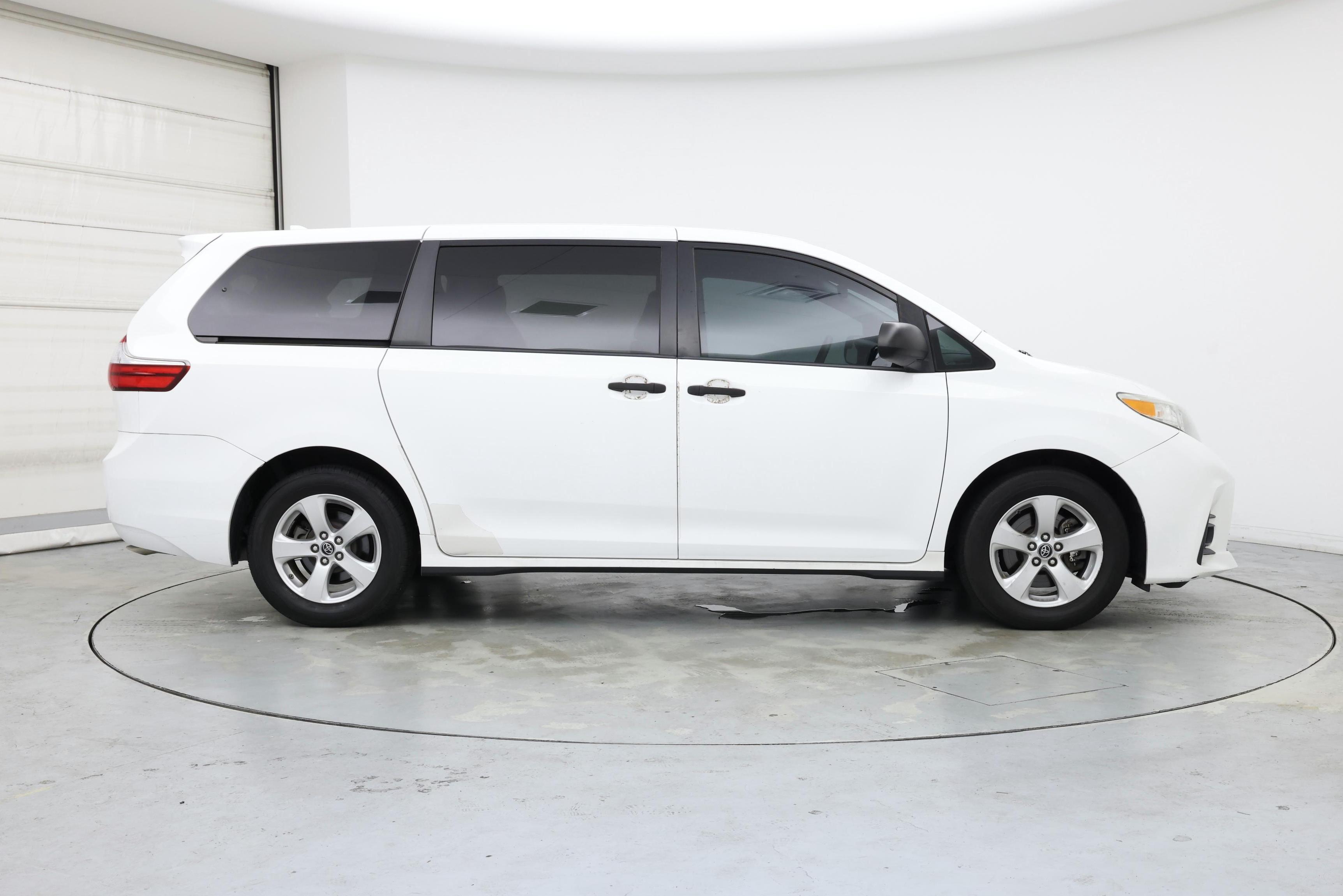 Thumbnail: 2019 Toyota Sienna - 7
