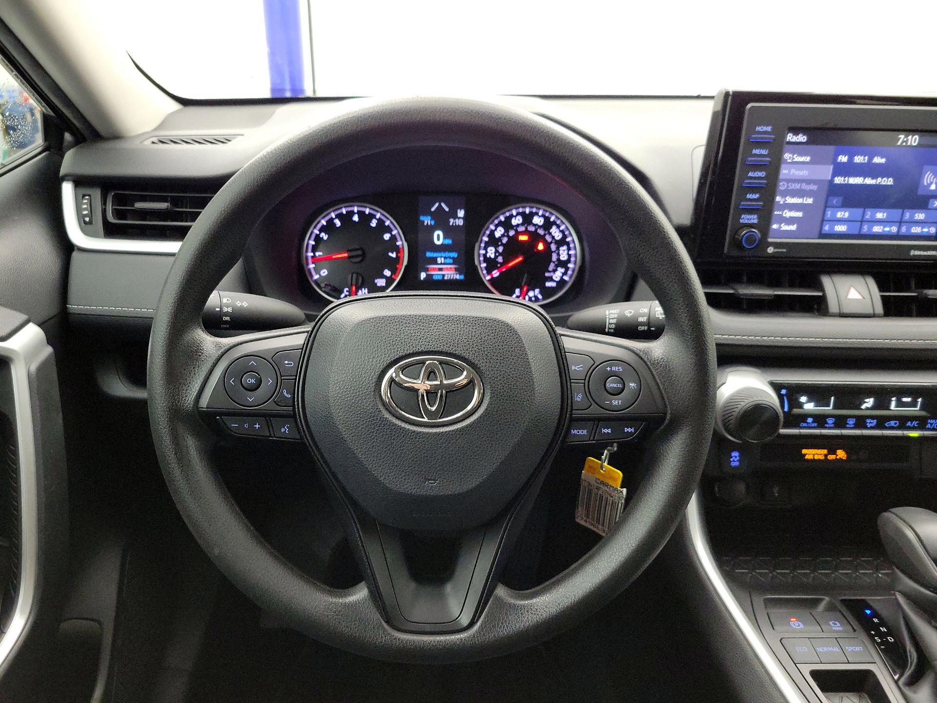 Thumbnail: 2022 Toyota RAV4 - 10