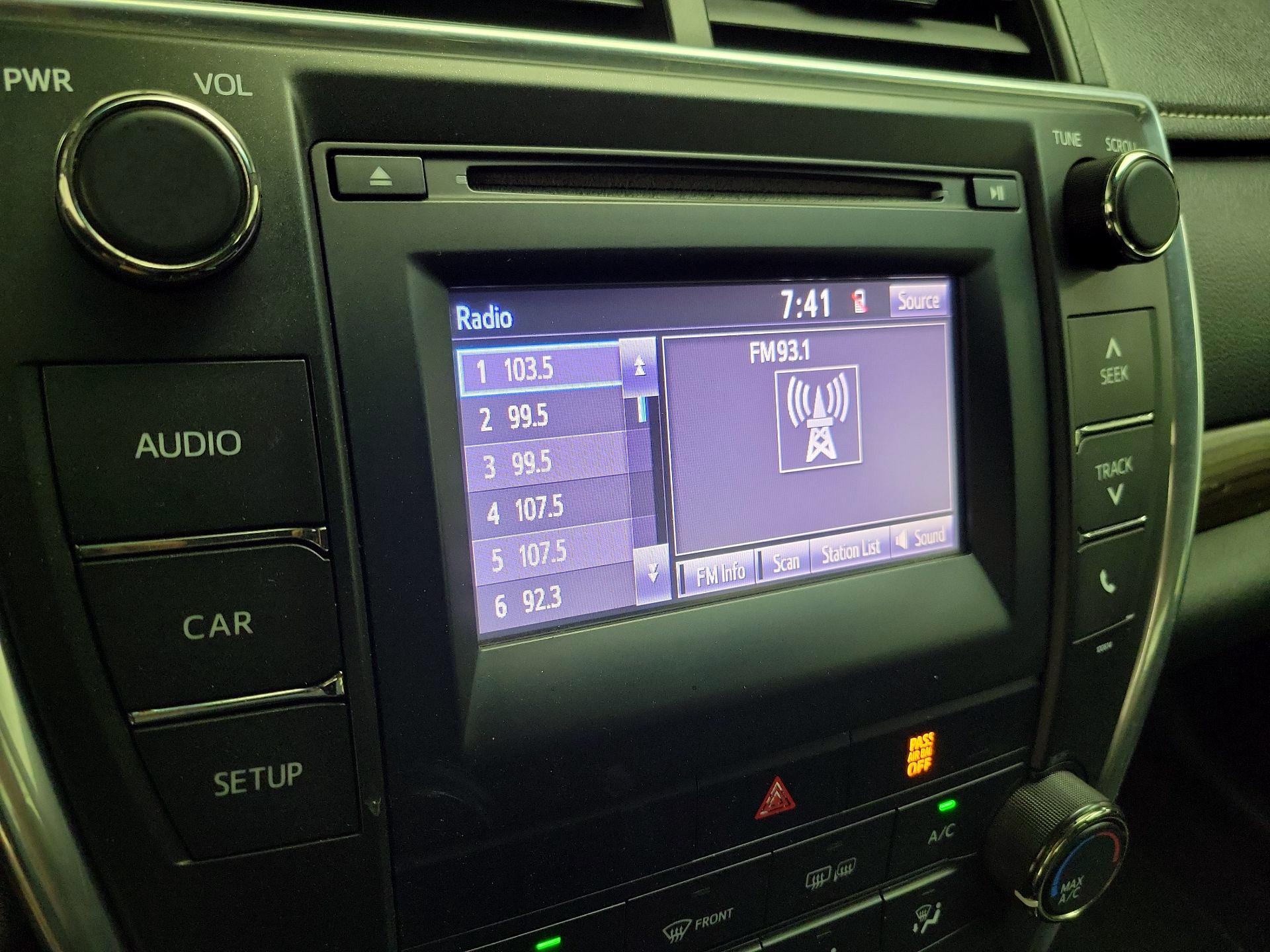 Thumbnail: 2016 Toyota Camry - 15