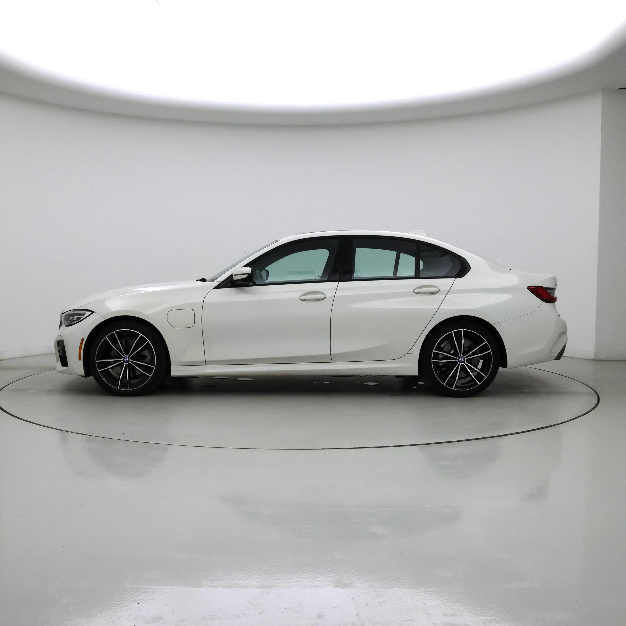 Thumbnail: 2021 BMW 3 Series - 3