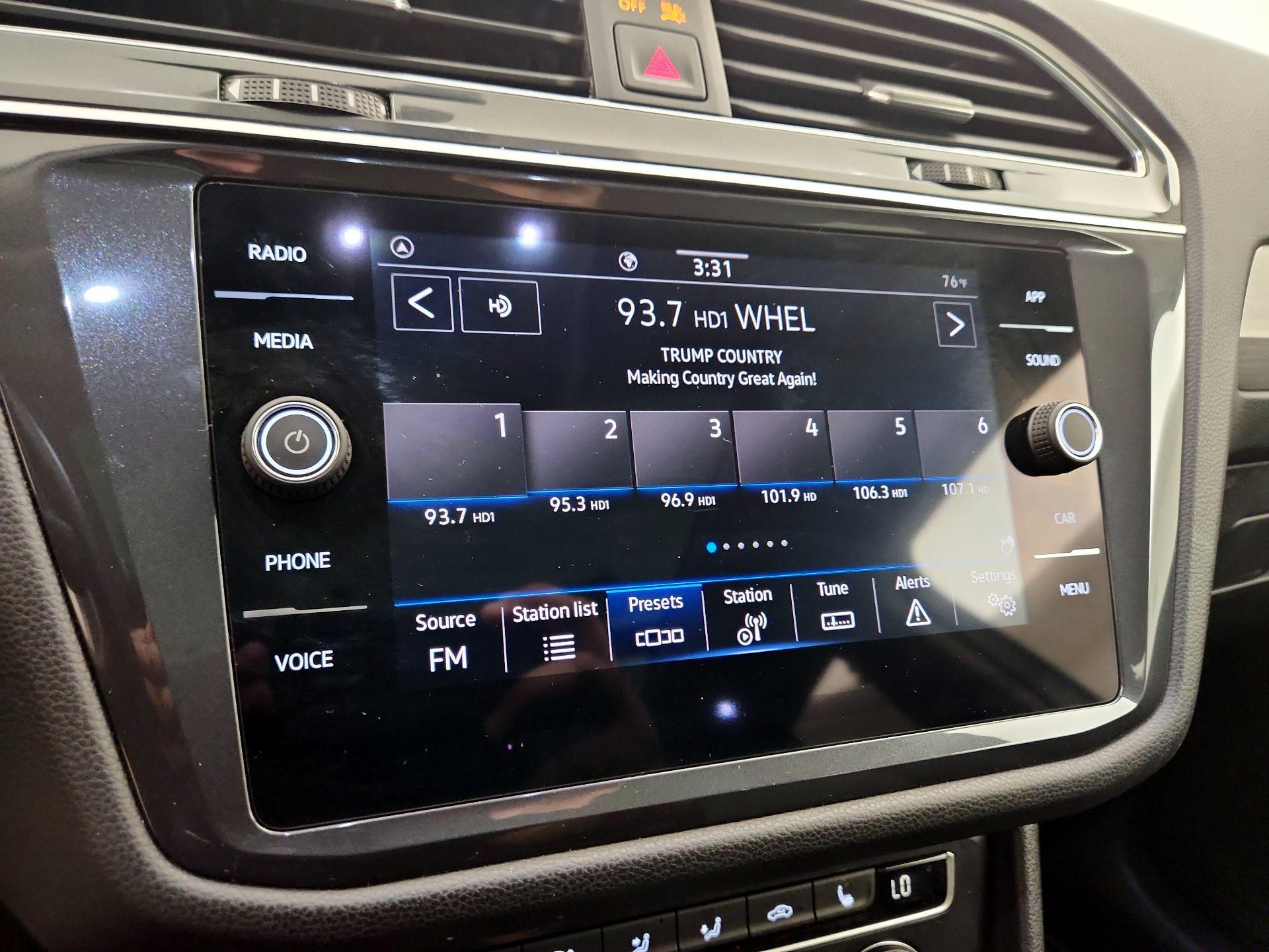 Thumbnail: 2021 Volkswagen Tiguan - 15