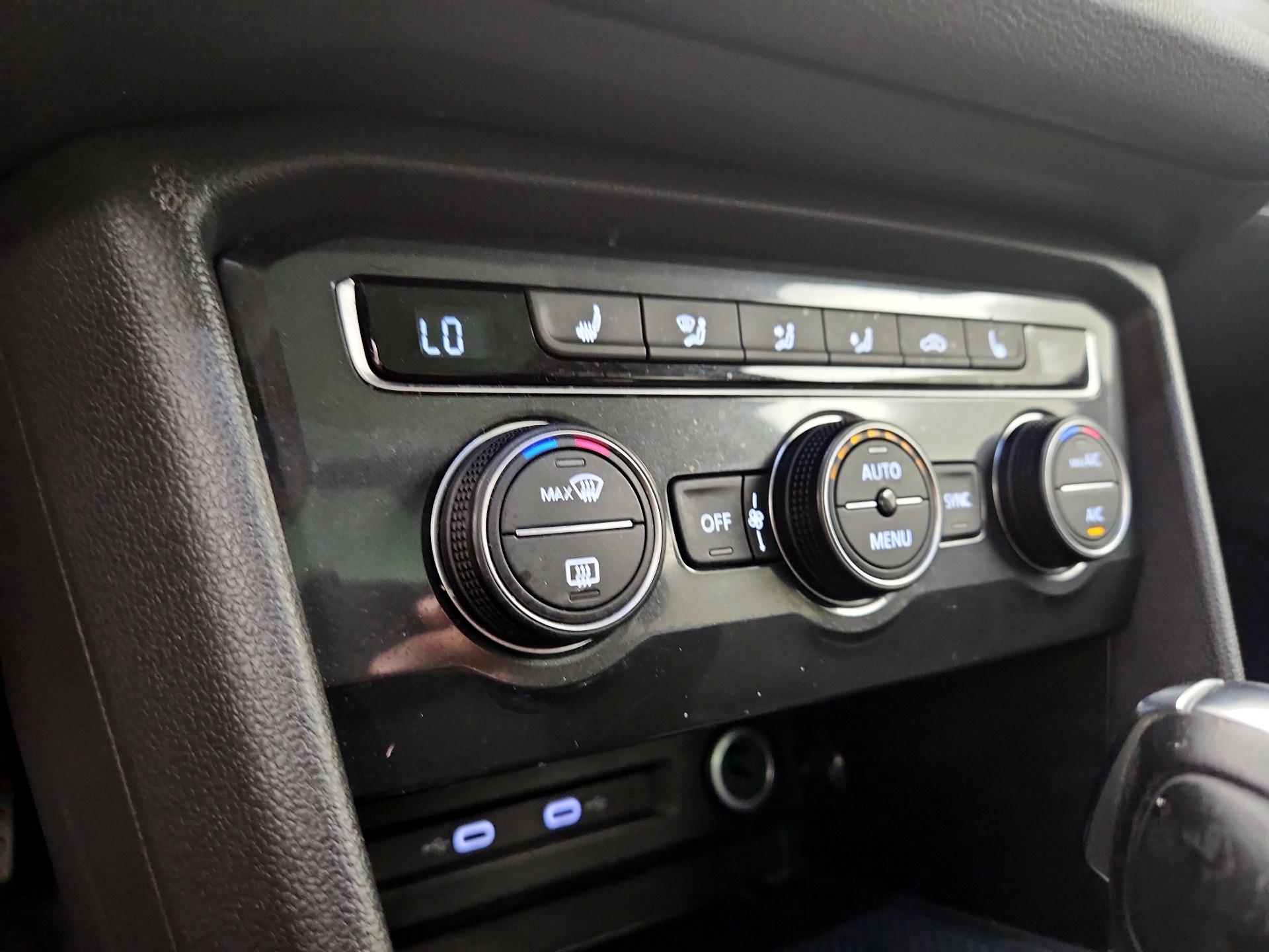 Thumbnail: 2021 Volkswagen Tiguan - 16