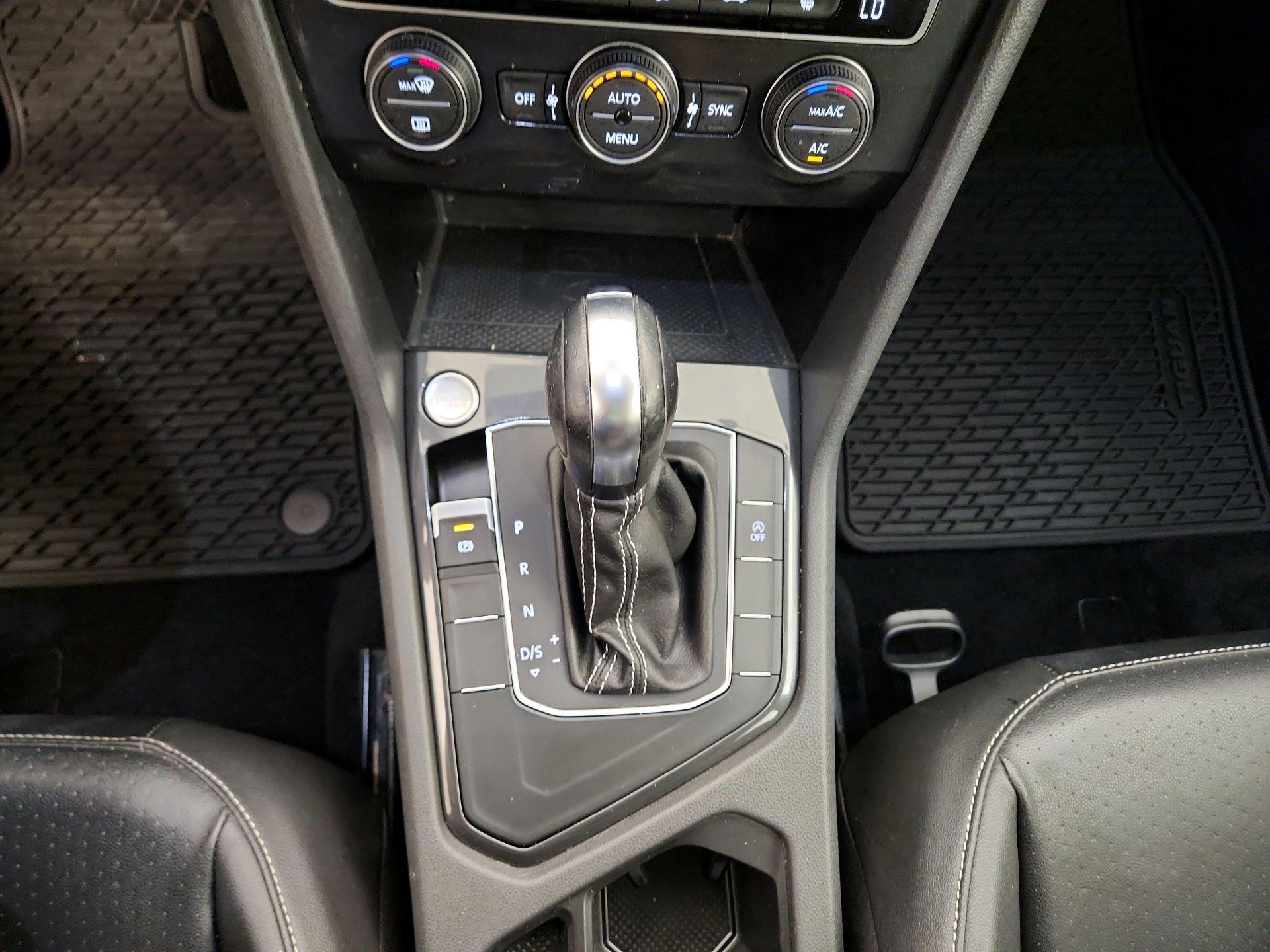 Thumbnail: 2021 Volkswagen Tiguan - 17