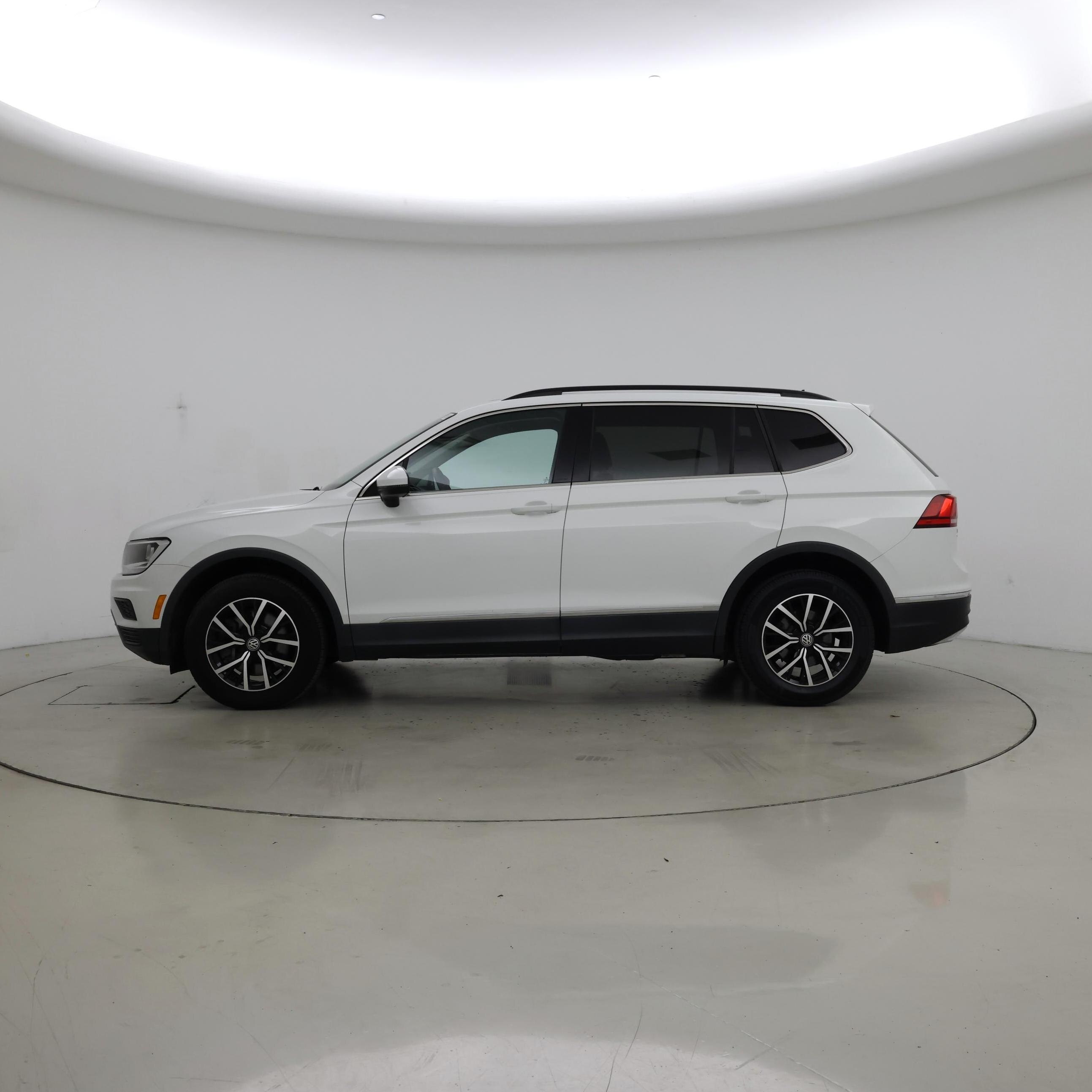 Thumbnail: 2021 Volkswagen Tiguan - 3
