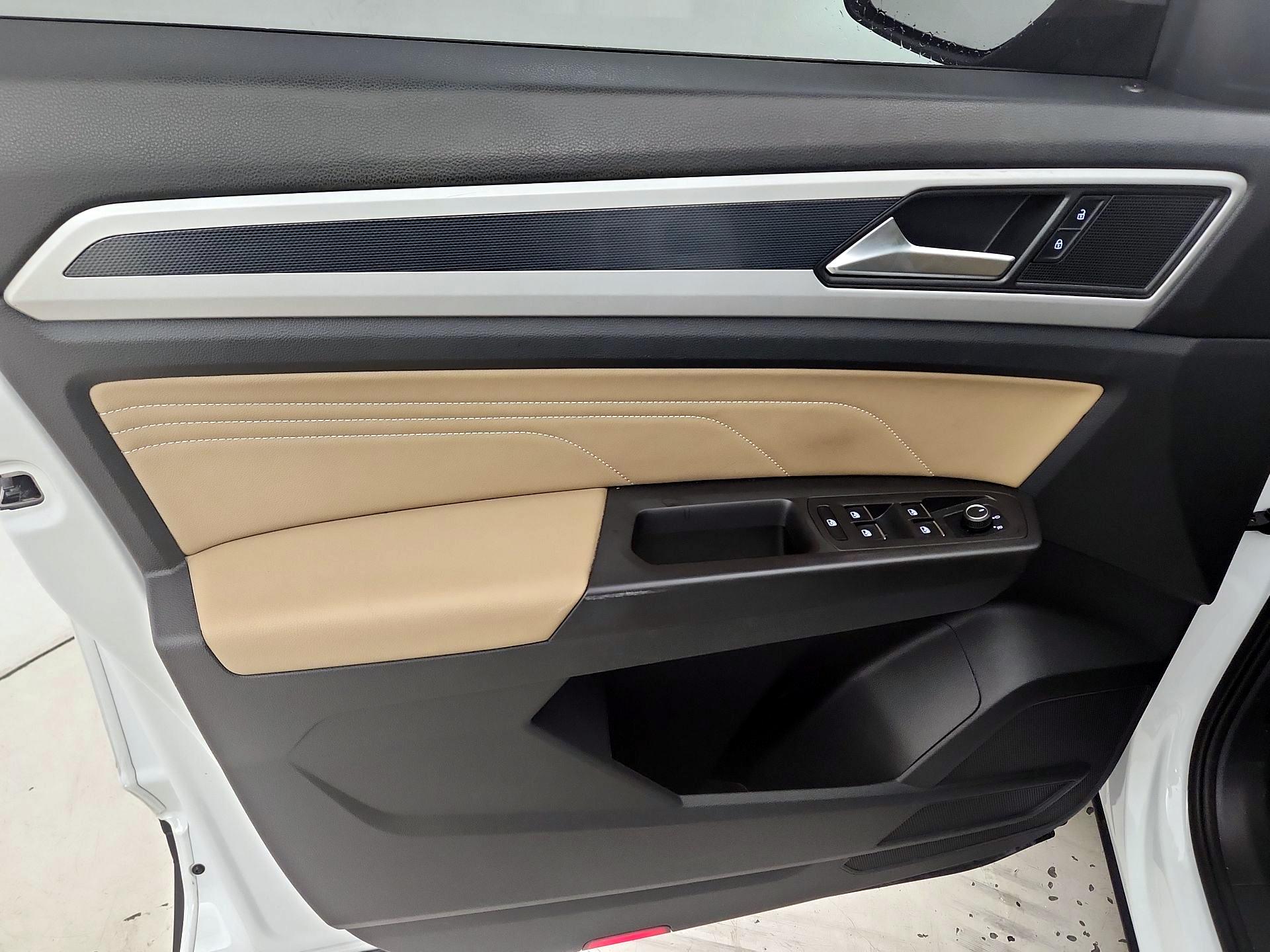 Thumbnail: 2022 Volkswagen Atlas - 12