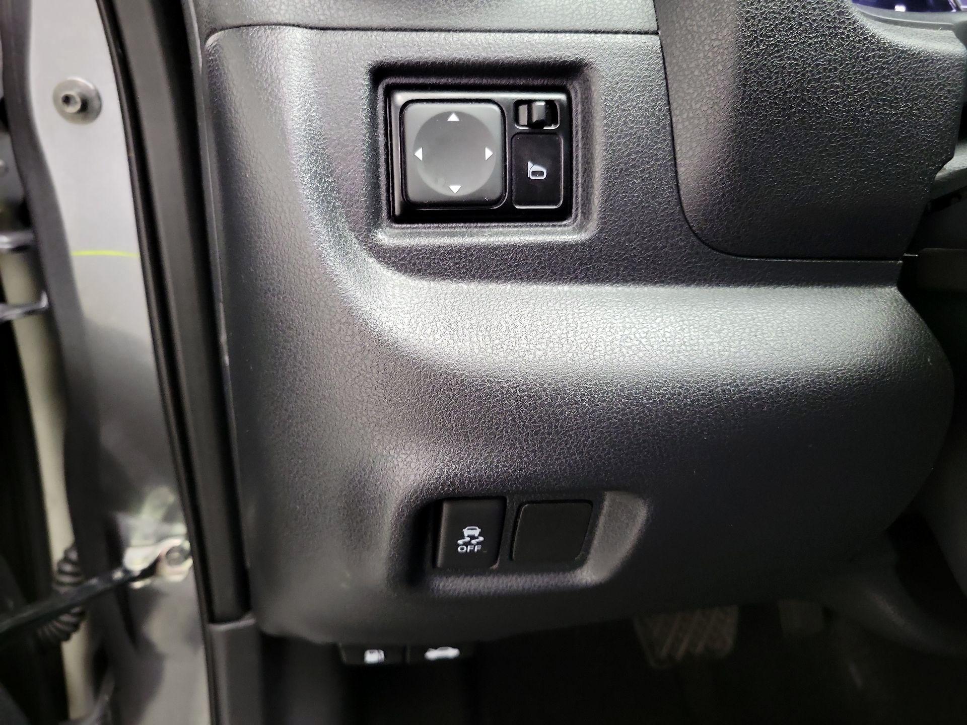 Thumbnail: 2017 Nissan Versa Note - 13