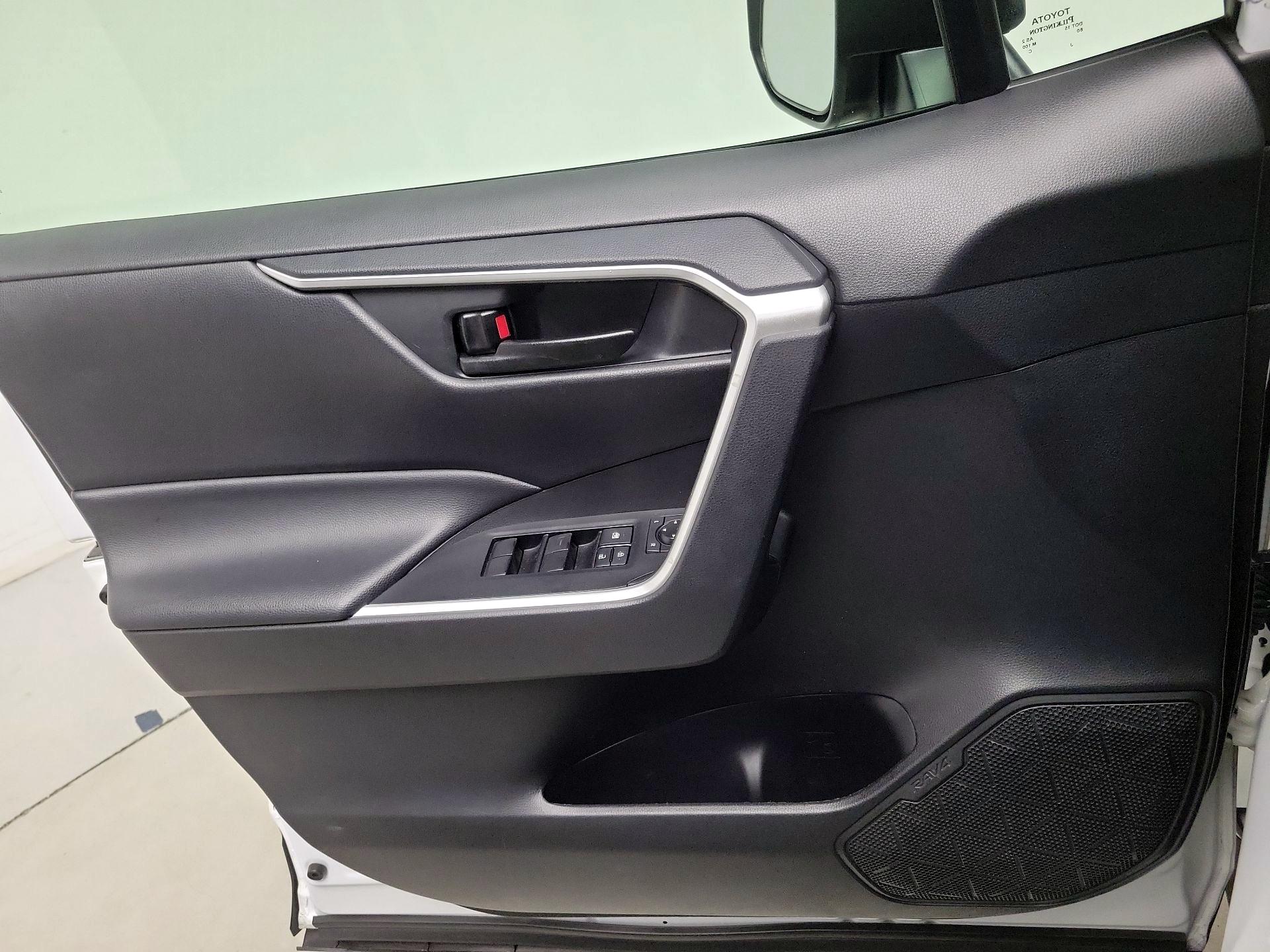 Thumbnail: 2022 Toyota RAV4 - 12