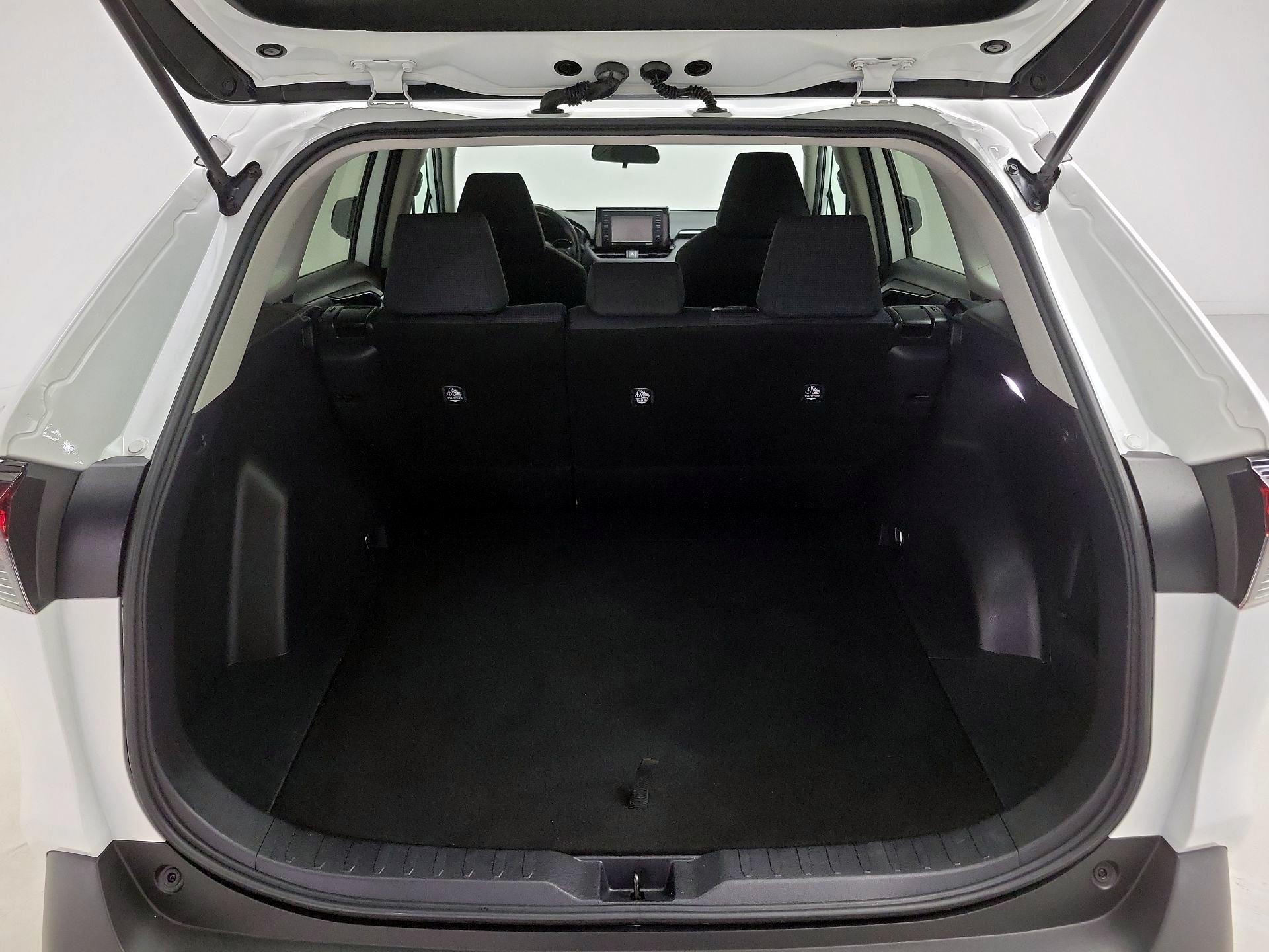 Thumbnail: 2022 Toyota RAV4 - 20