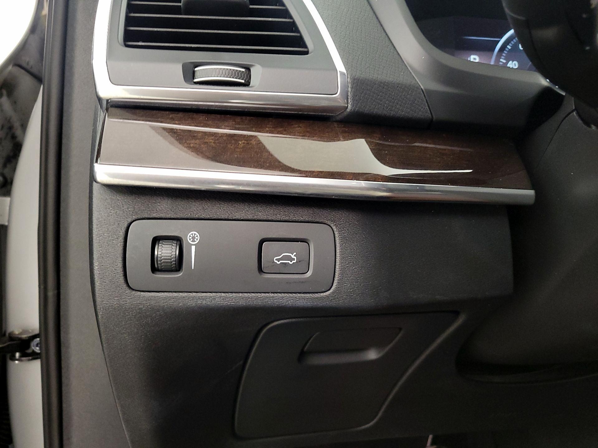 Thumbnail: 2019 Volvo XC90 - 11