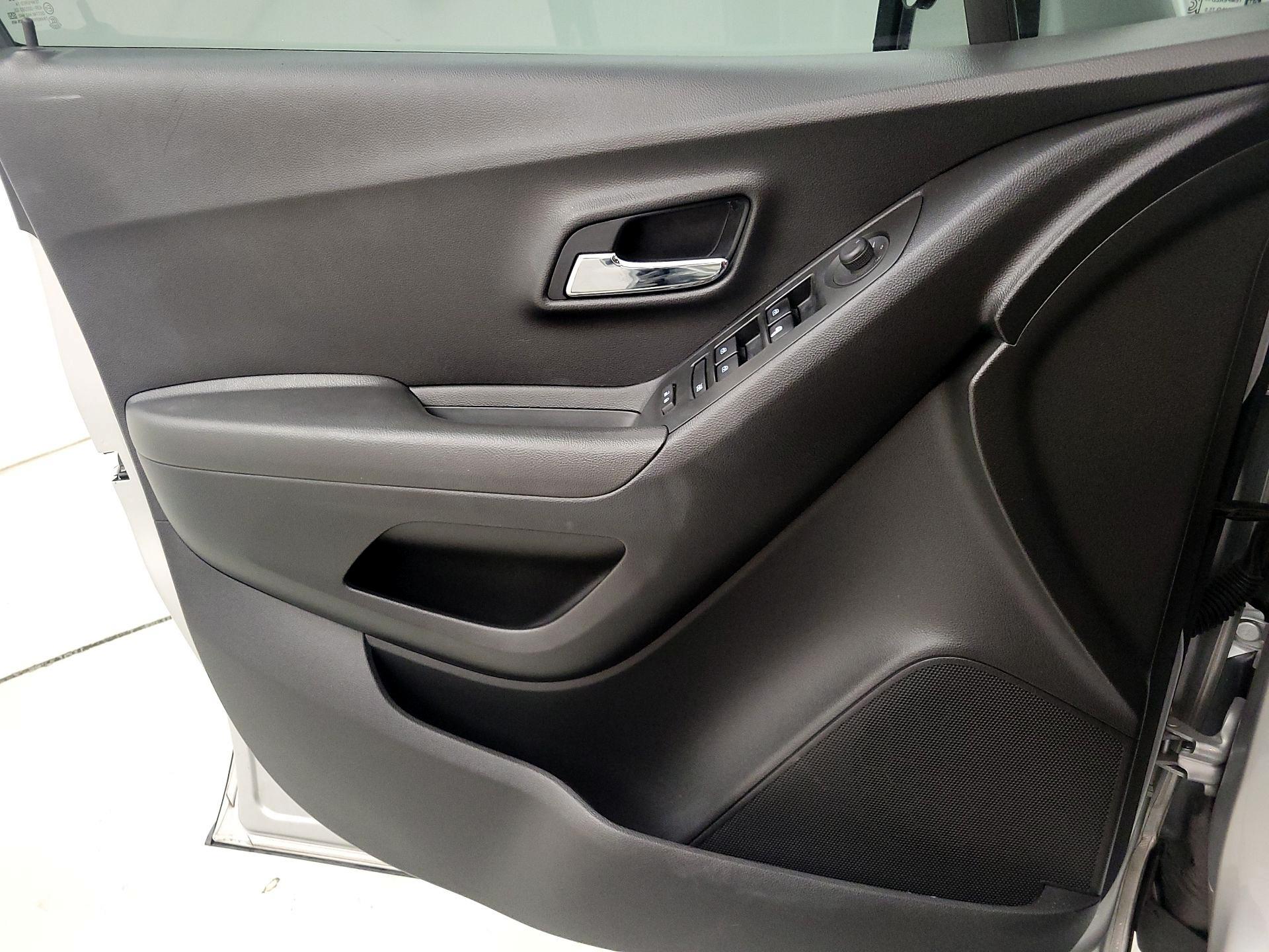 Thumbnail: 2019 Chevrolet Trax - 12