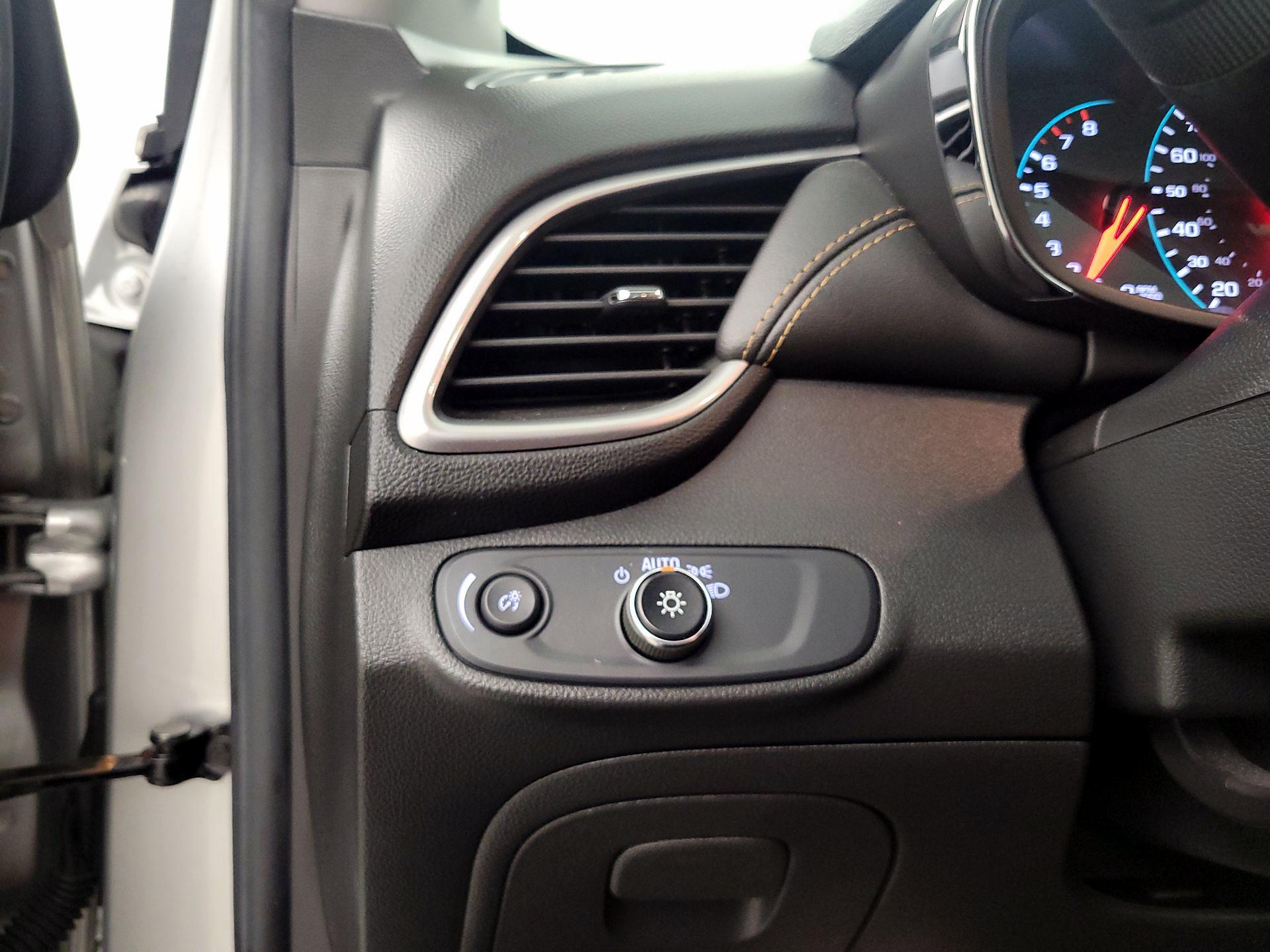 Thumbnail: 2019 Chevrolet Trax - 13