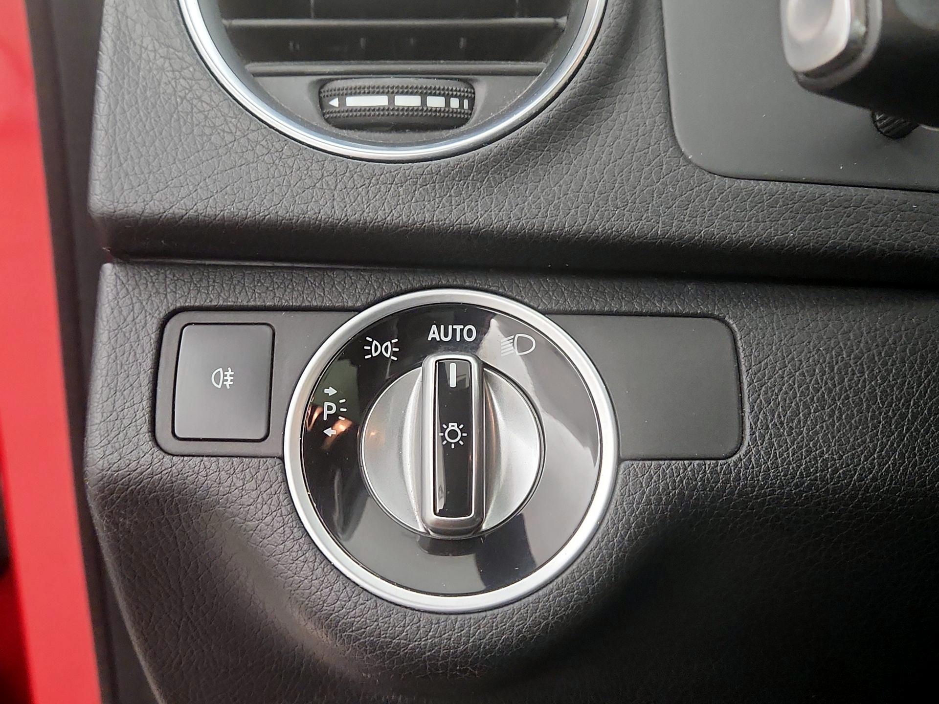 Thumbnail: 2014 Mercedes-Benz C-Class - 13
