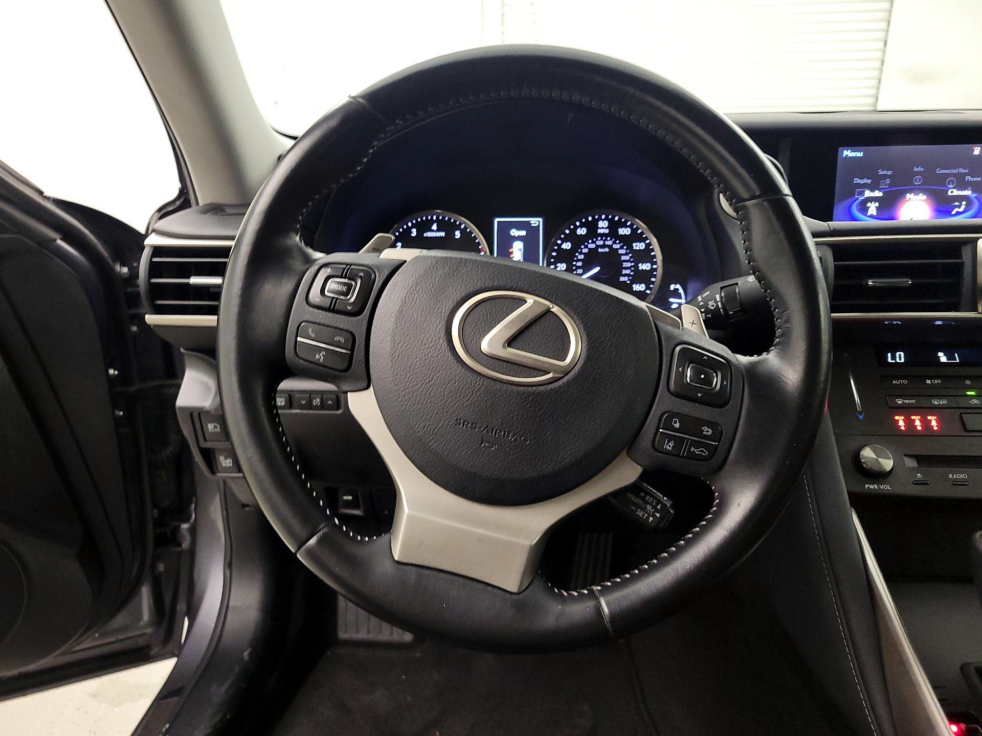 Thumbnail: 2020 Lexus IS - 10