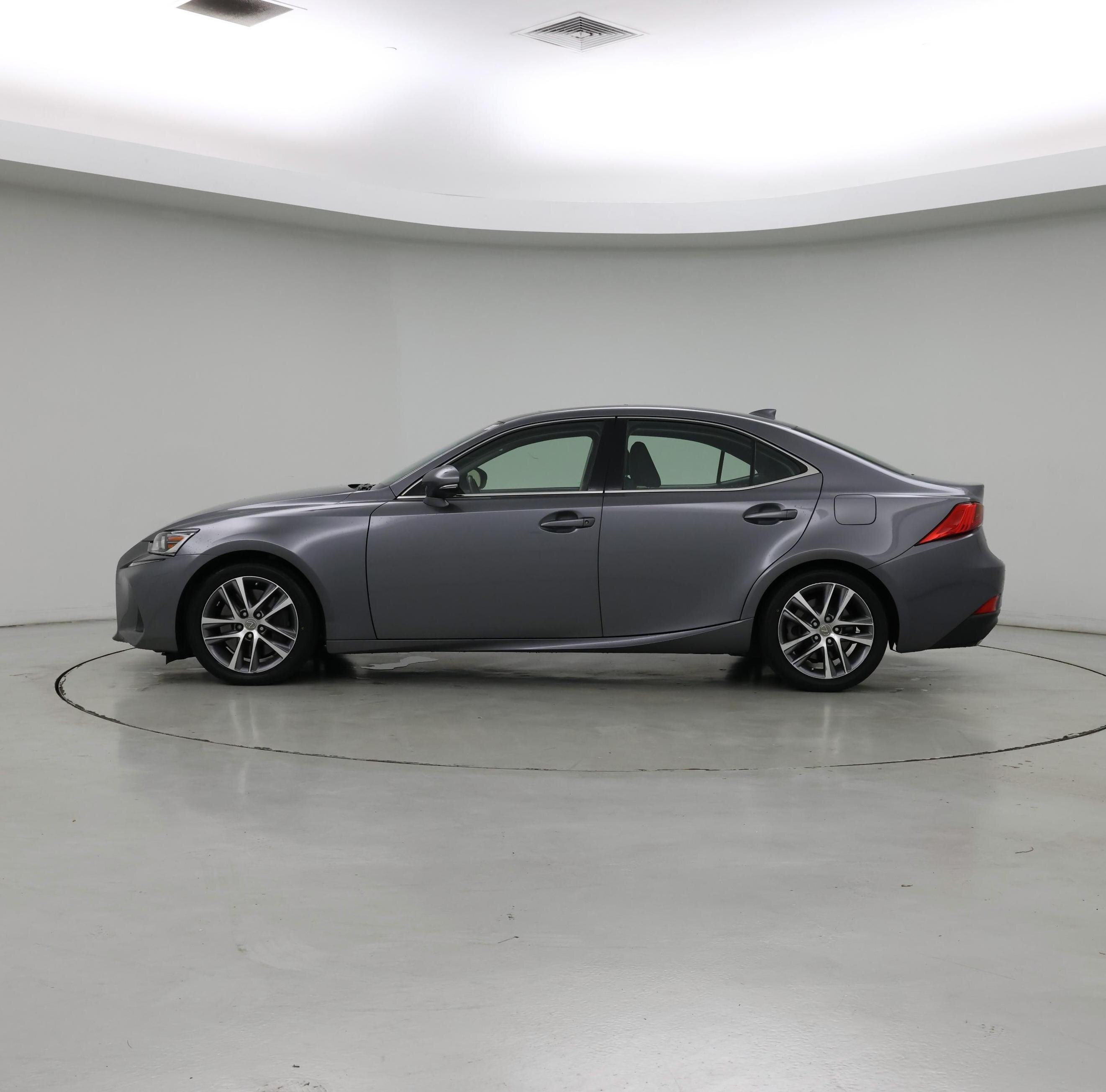 Thumbnail: 2020 Lexus IS - 3