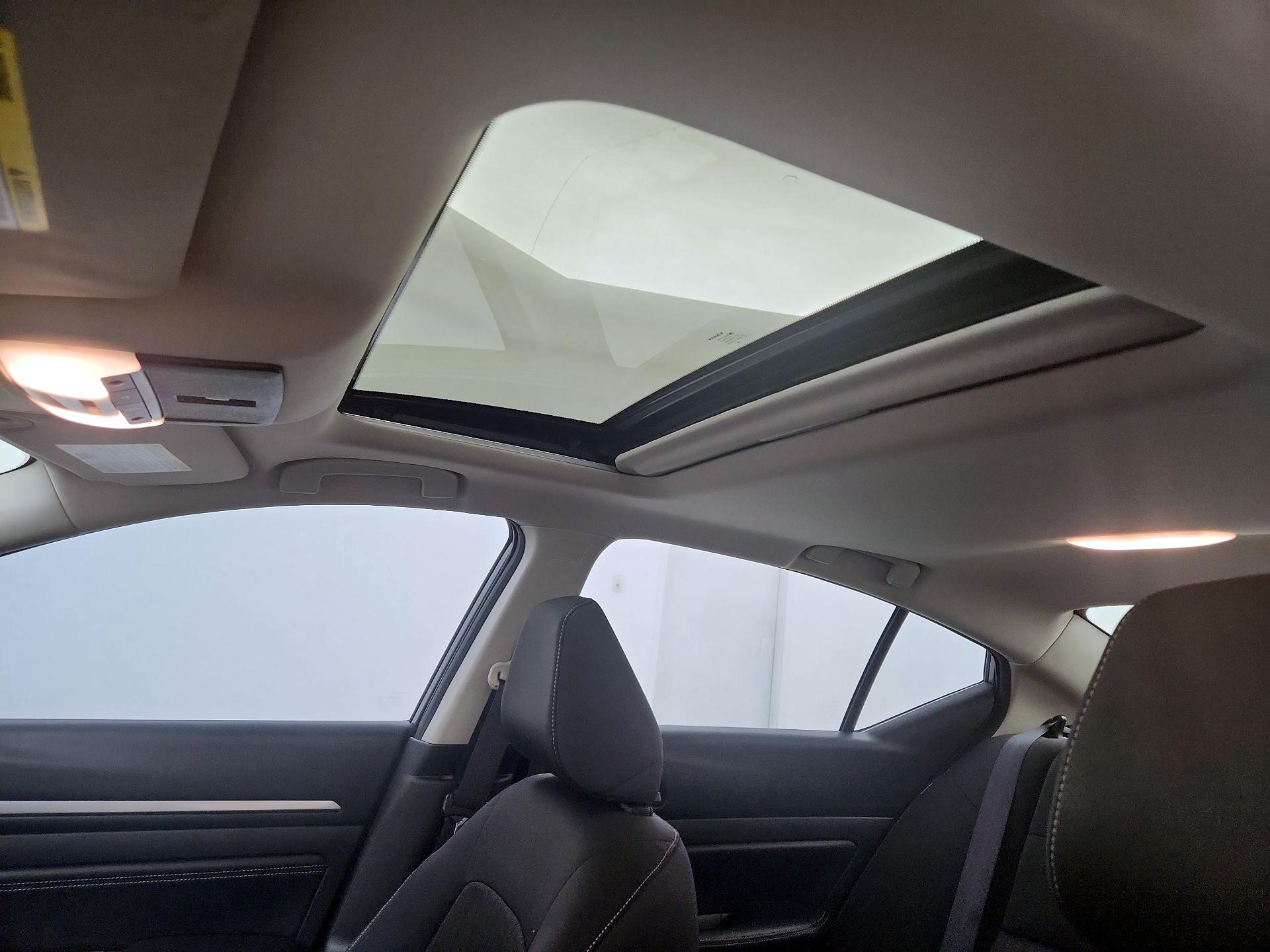 Thumbnail: 2019 Nissan Altima - 19
