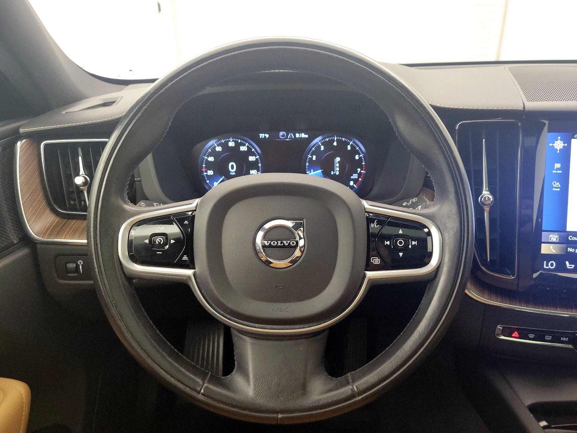 Thumbnail: 2020 Volvo XC60 - 10
