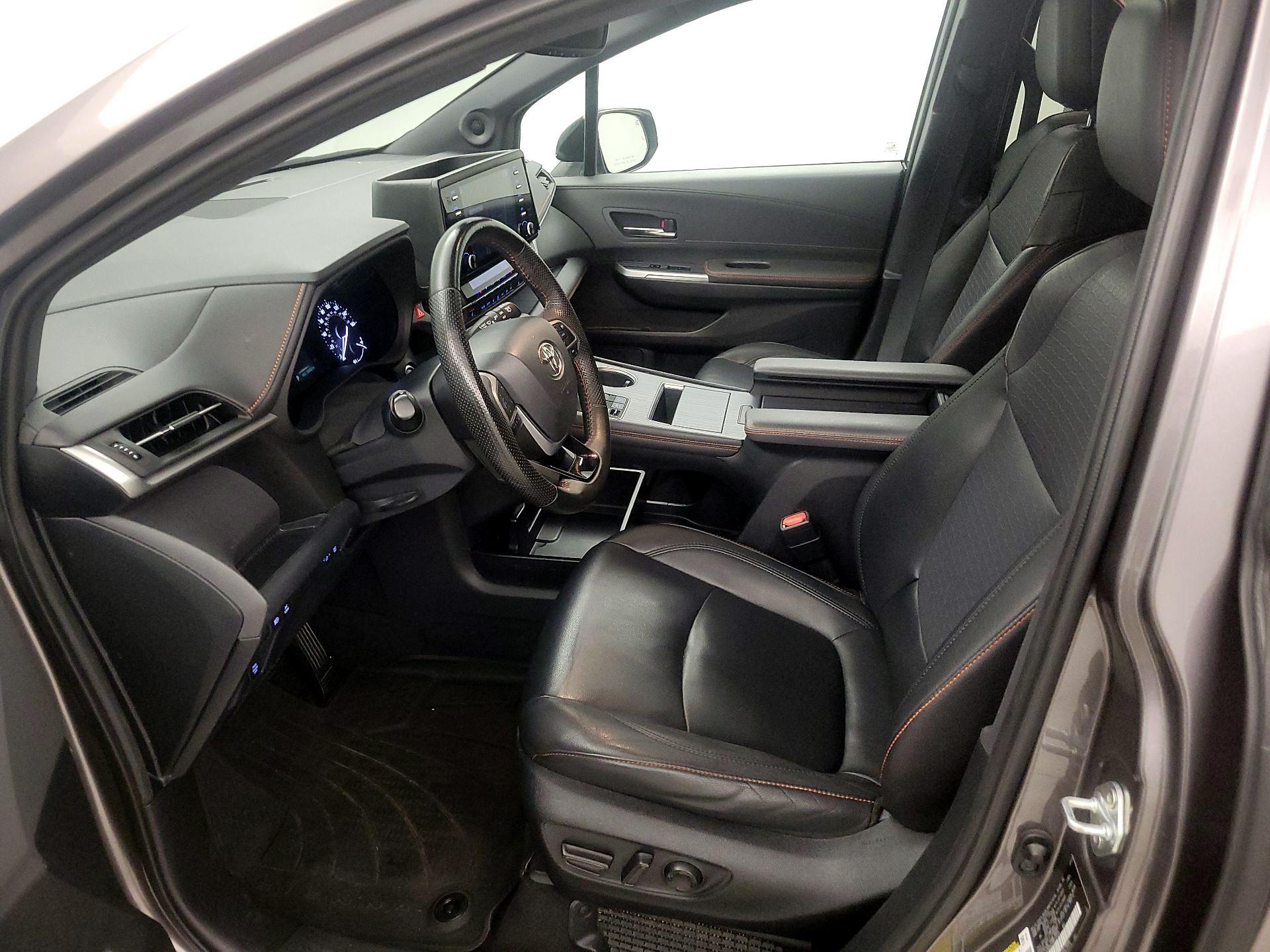 Thumbnail: 2022 Toyota Sienna - 11