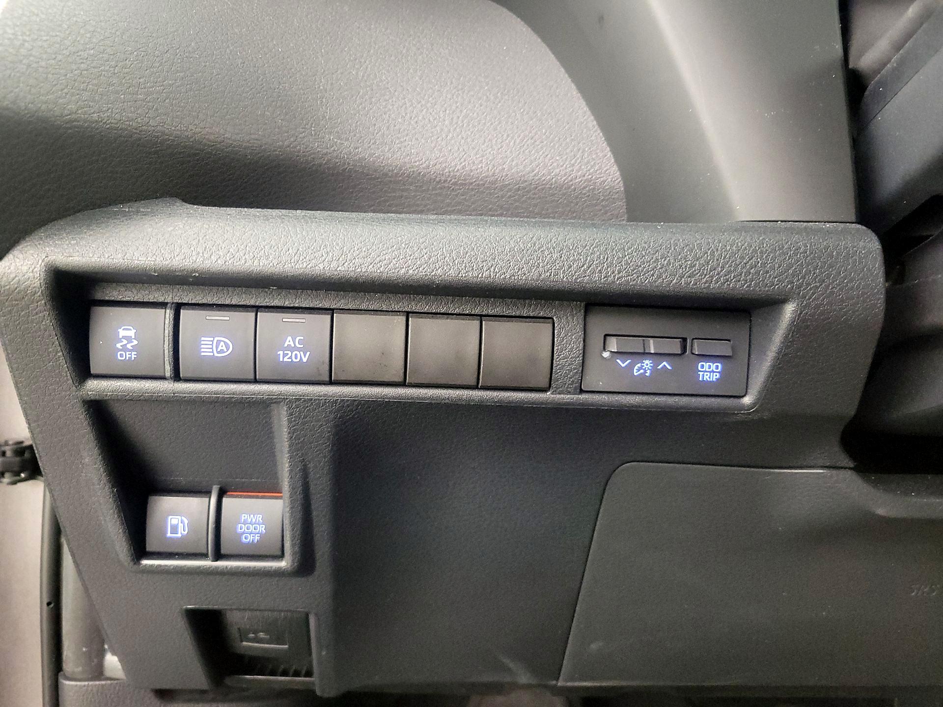 Thumbnail: 2022 Toyota Sienna - 13