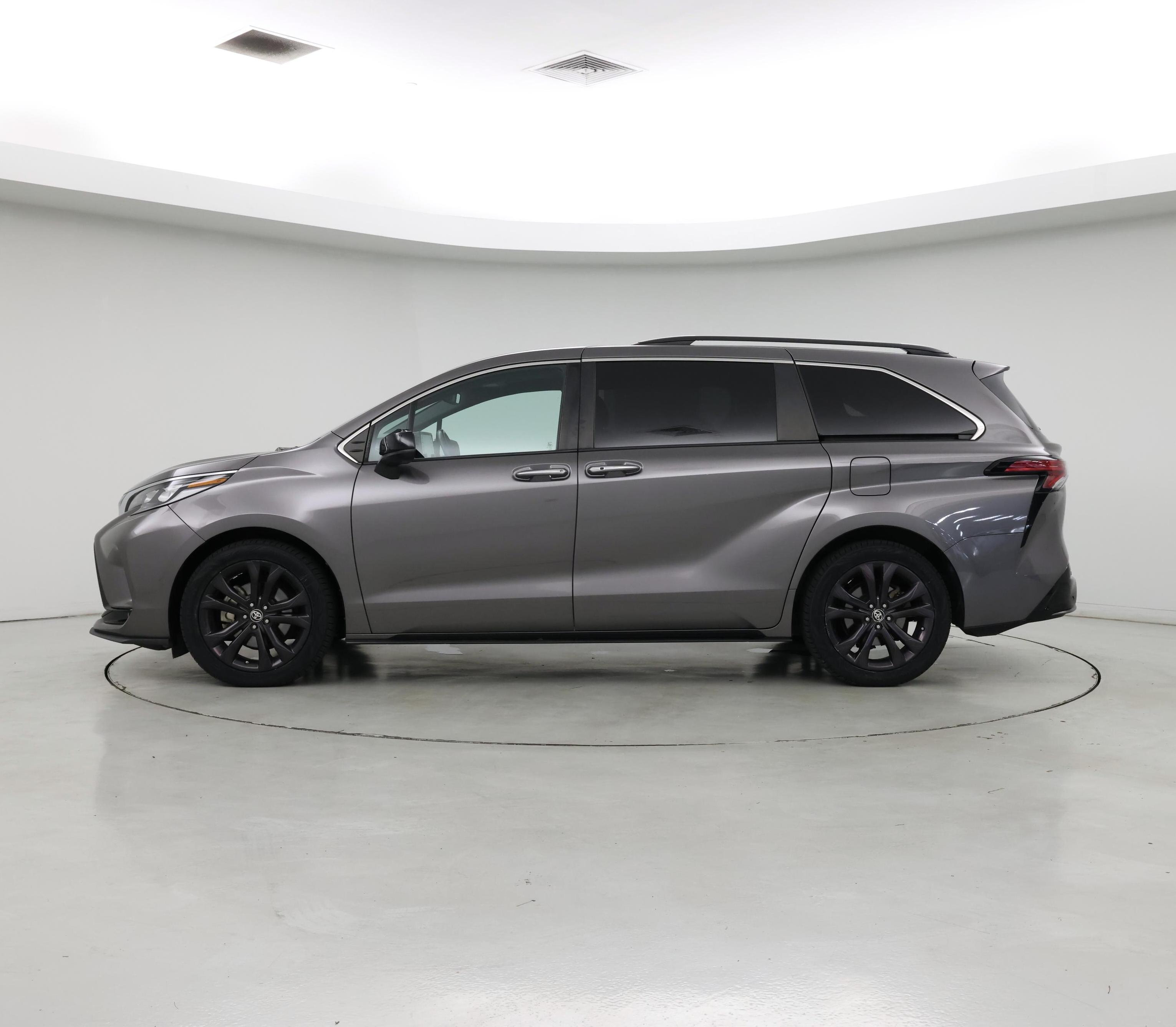 Thumbnail: 2022 Toyota Sienna - 3