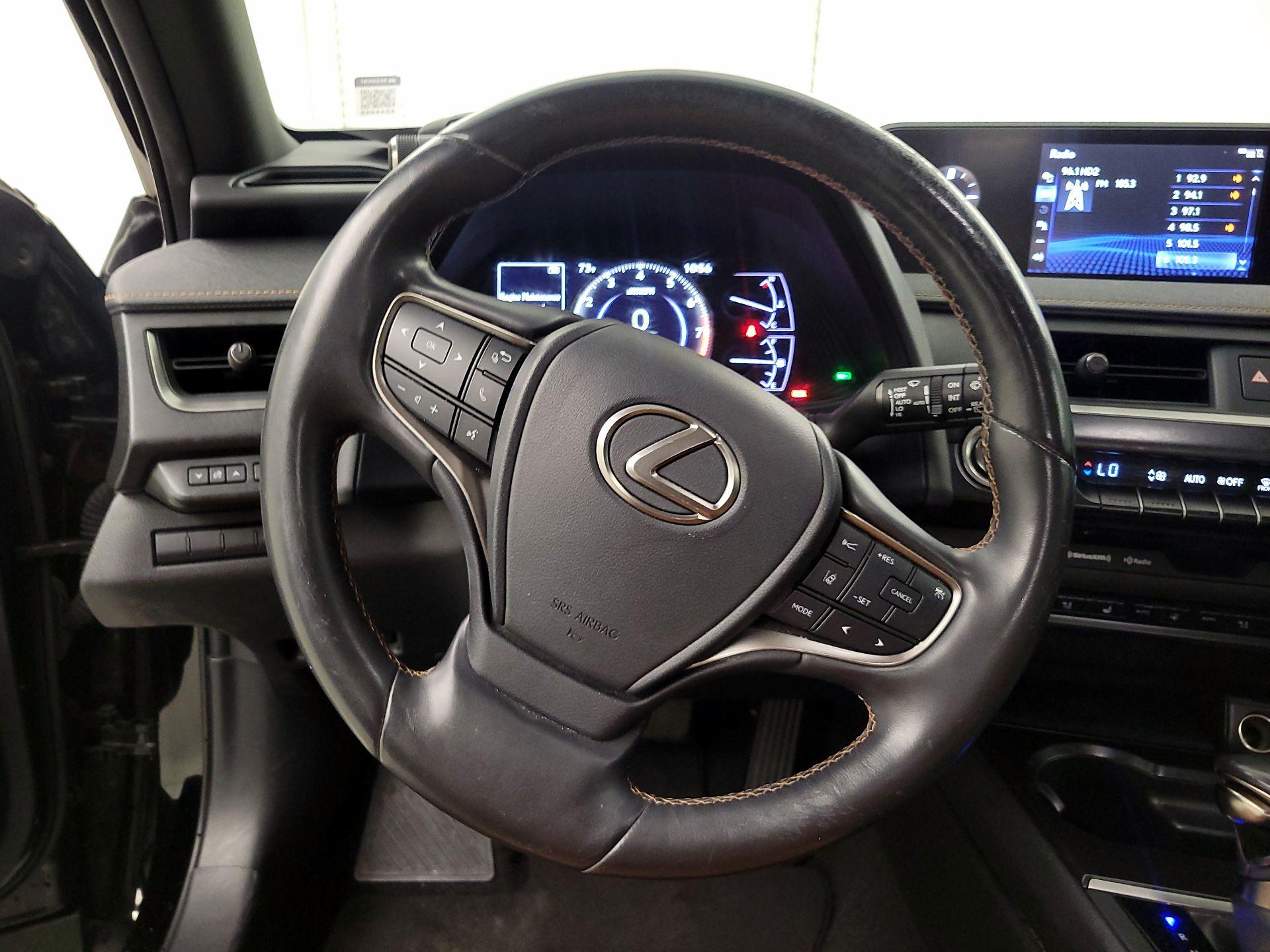 Thumbnail: 2019 Lexus UX - 10