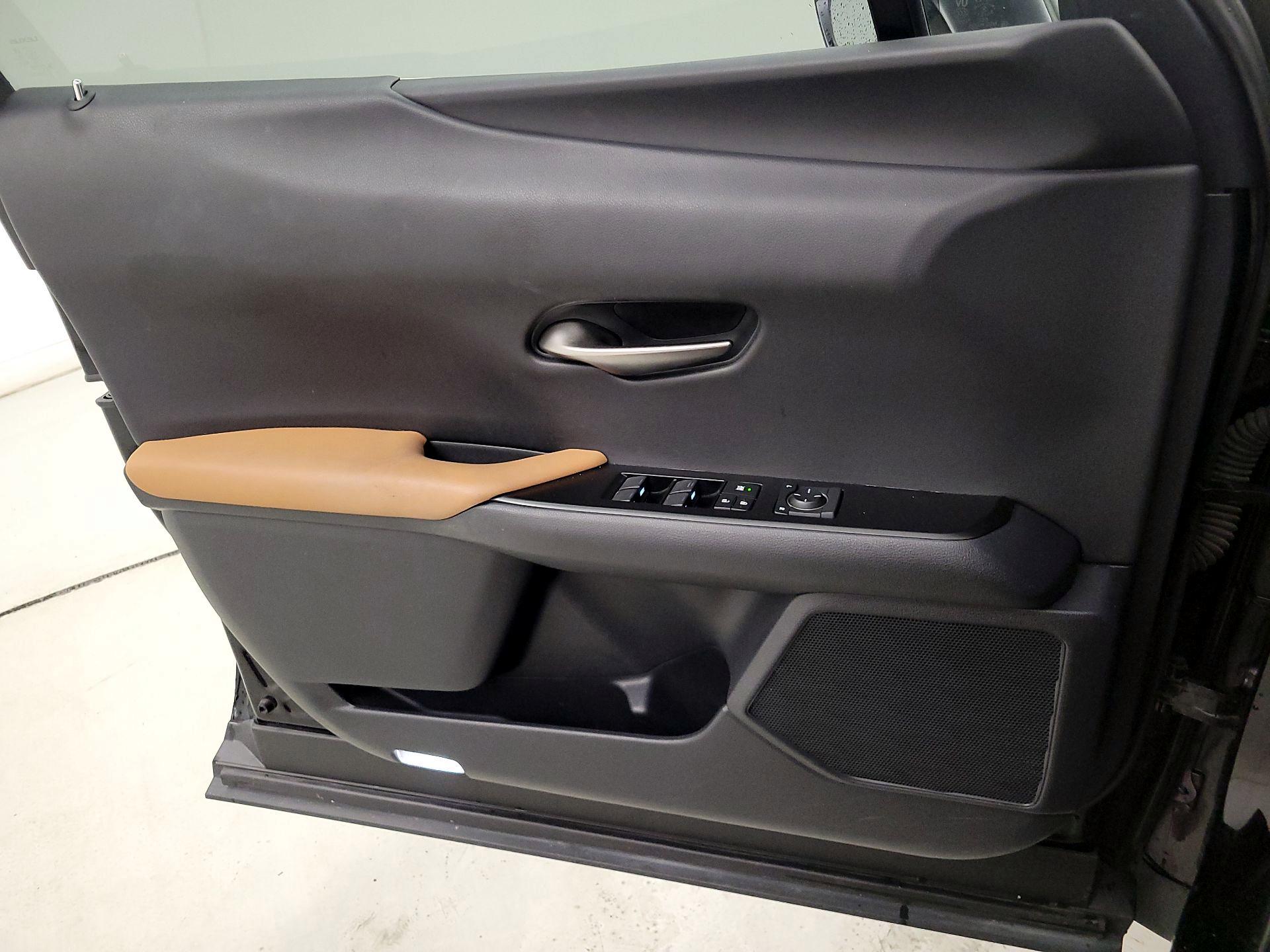Thumbnail: 2019 Lexus UX - 12