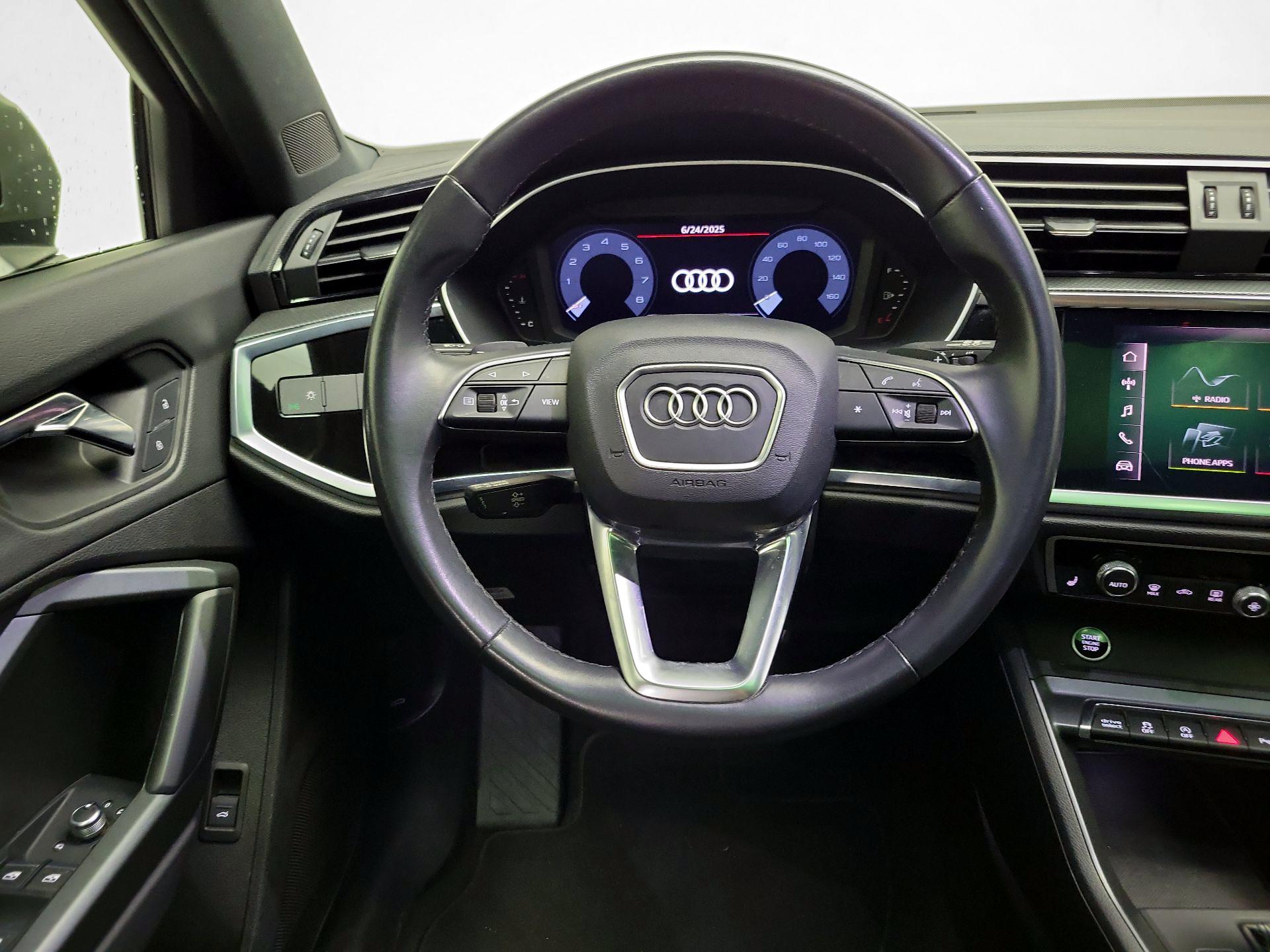 Thumbnail: 2021 Audi Q3 - 10