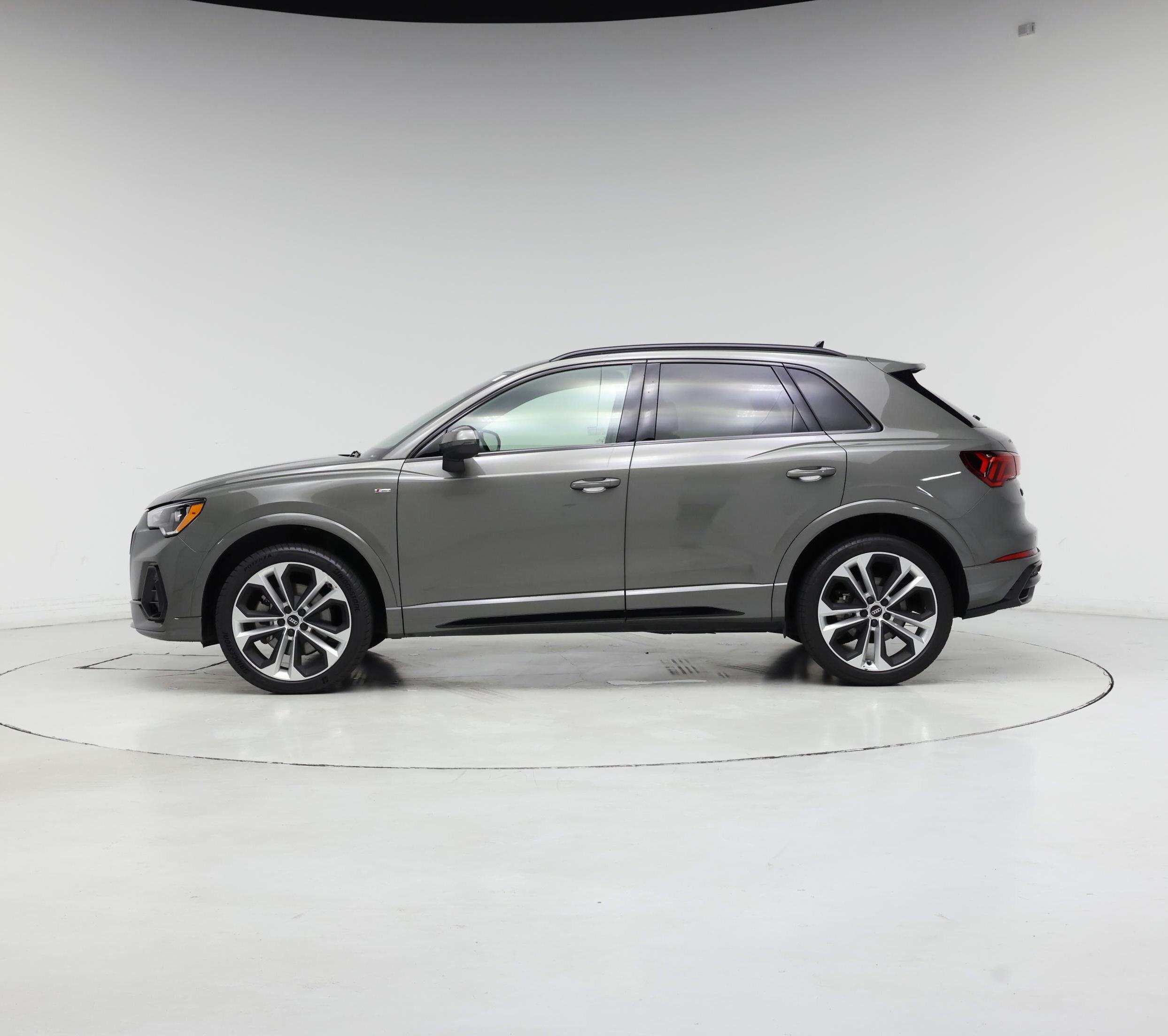 Thumbnail: 2021 Audi Q3 - 3
