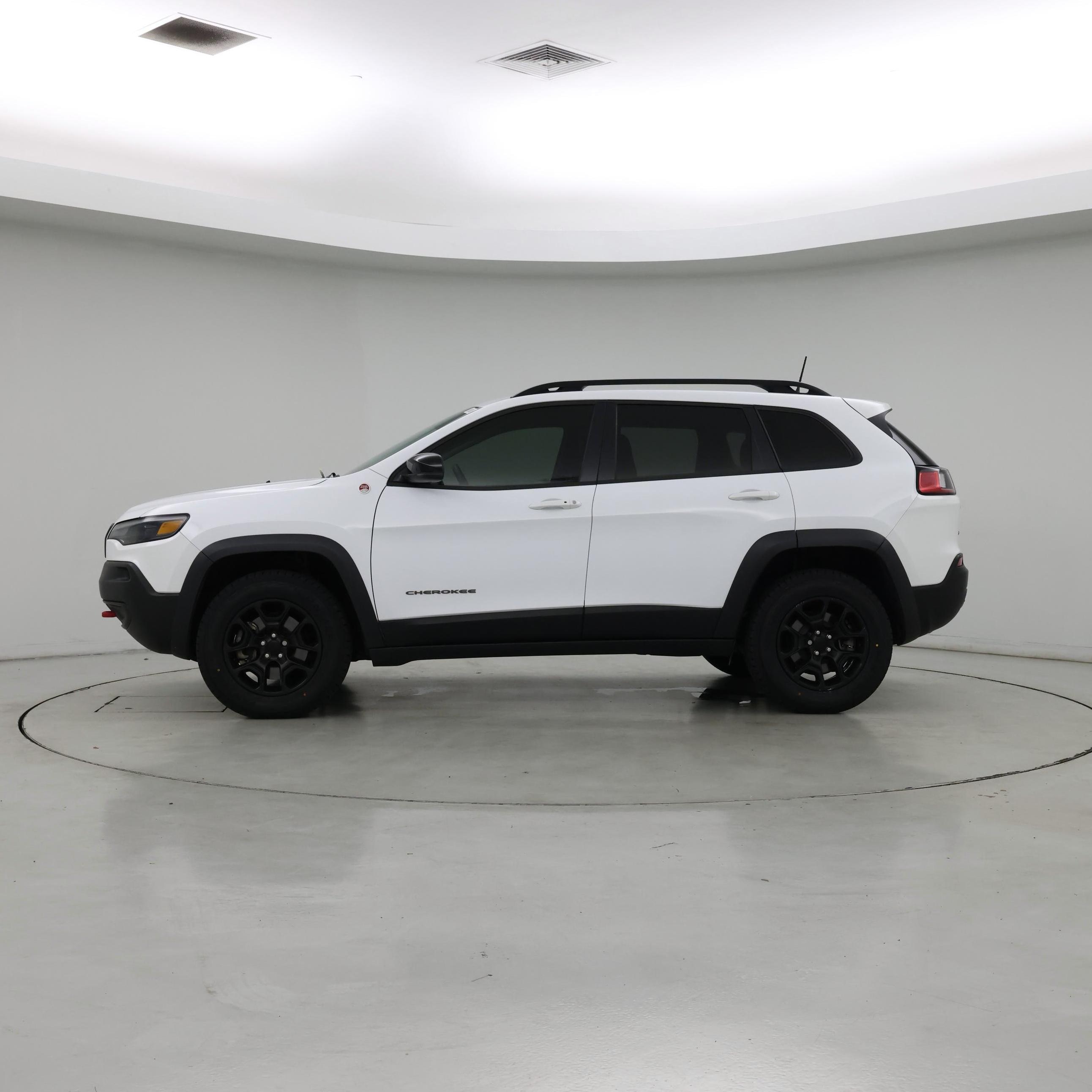 Thumbnail: 2022 Jeep Cherokee - 3