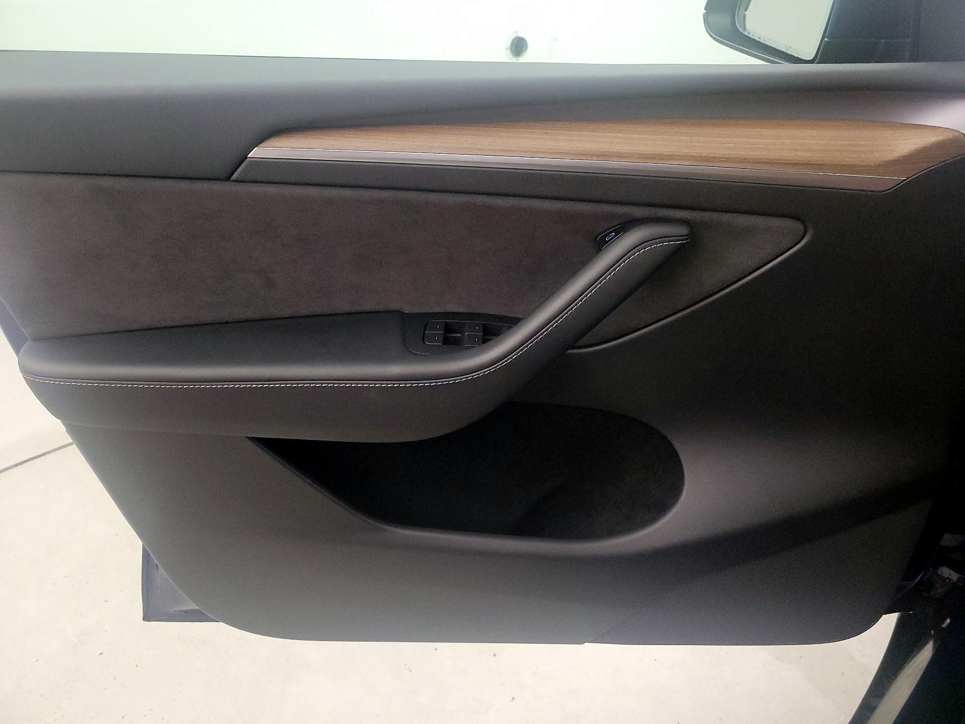 Thumbnail: 2023 Tesla Model Y - 12