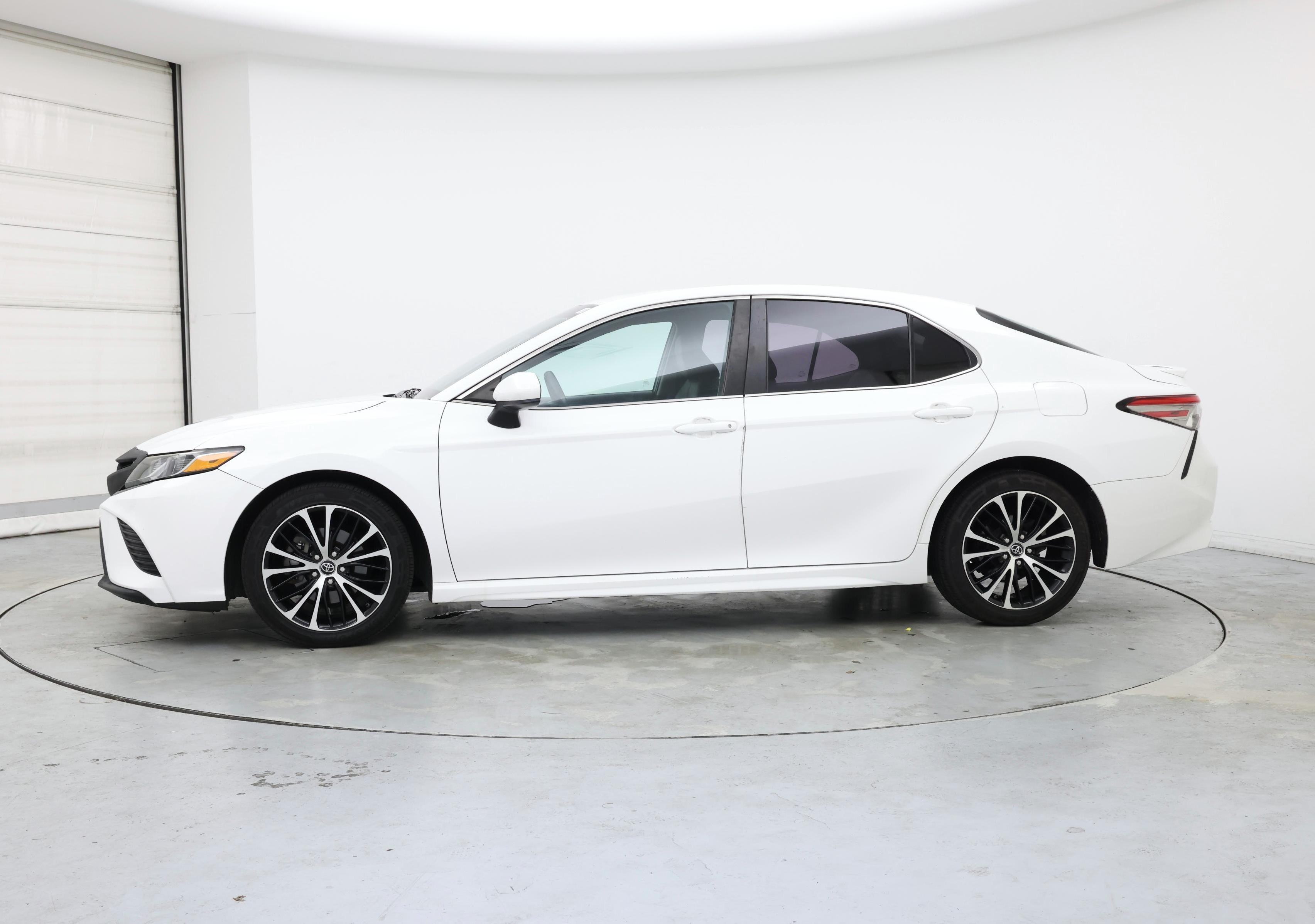 Thumbnail: 2018 Toyota Camry - 3