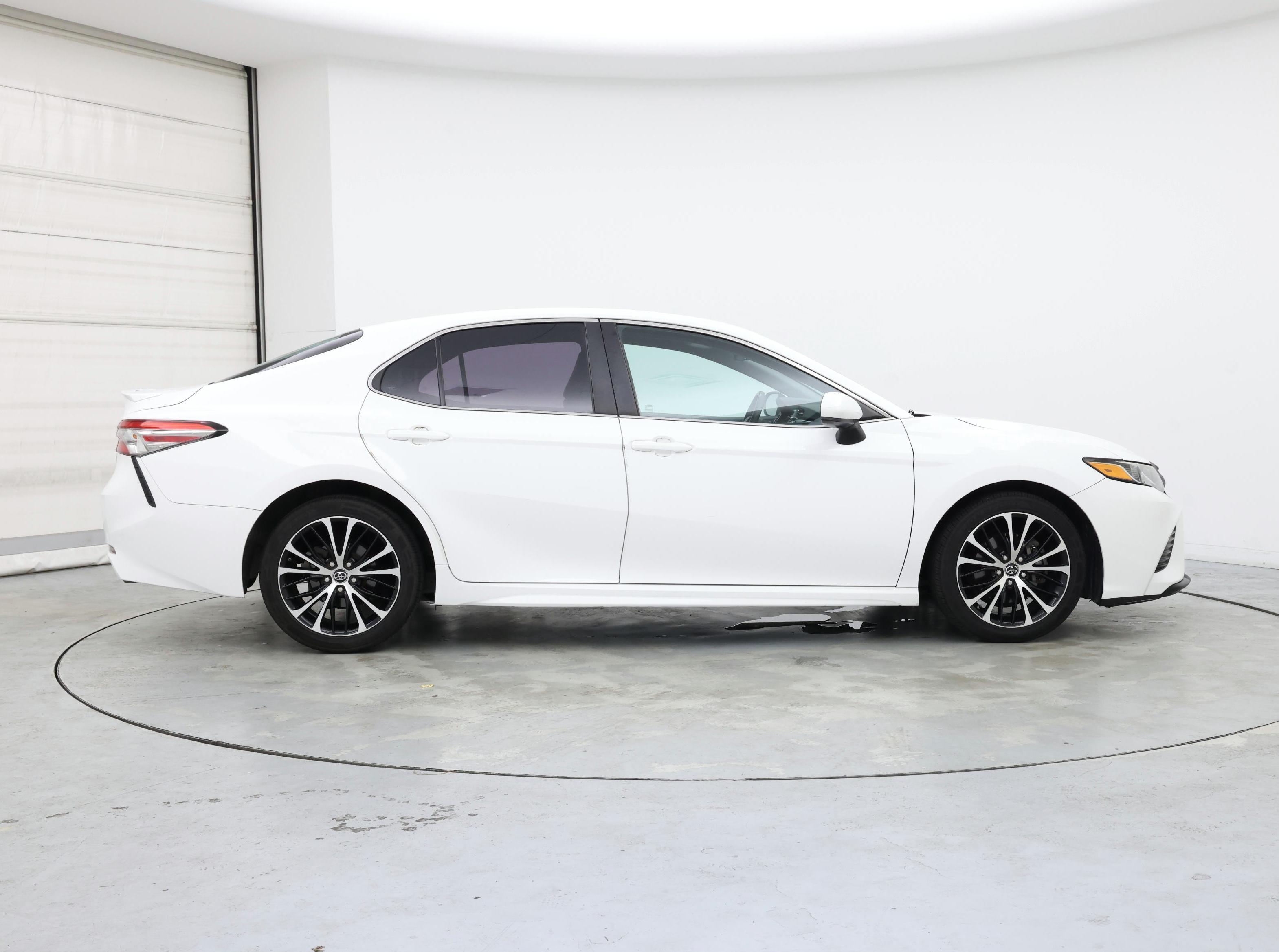 Thumbnail: 2018 Toyota Camry - 7