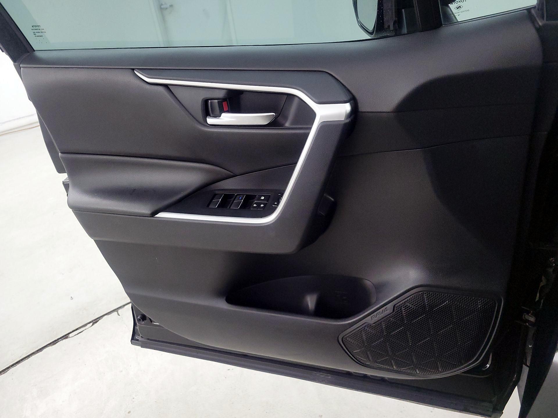 Thumbnail: 2019 Toyota RAV4 - 12